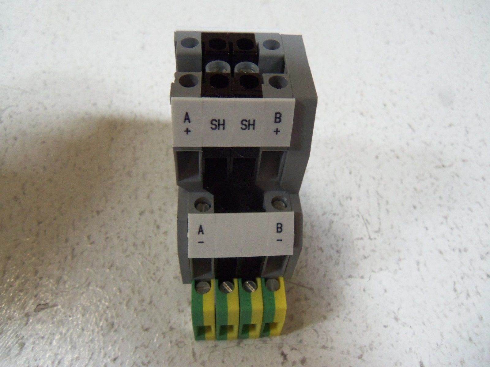 LOT OF 4 PHOENIX CONTACT TERMINAL BLOCK W/ 2 COVERS SLKK 5 NSNP