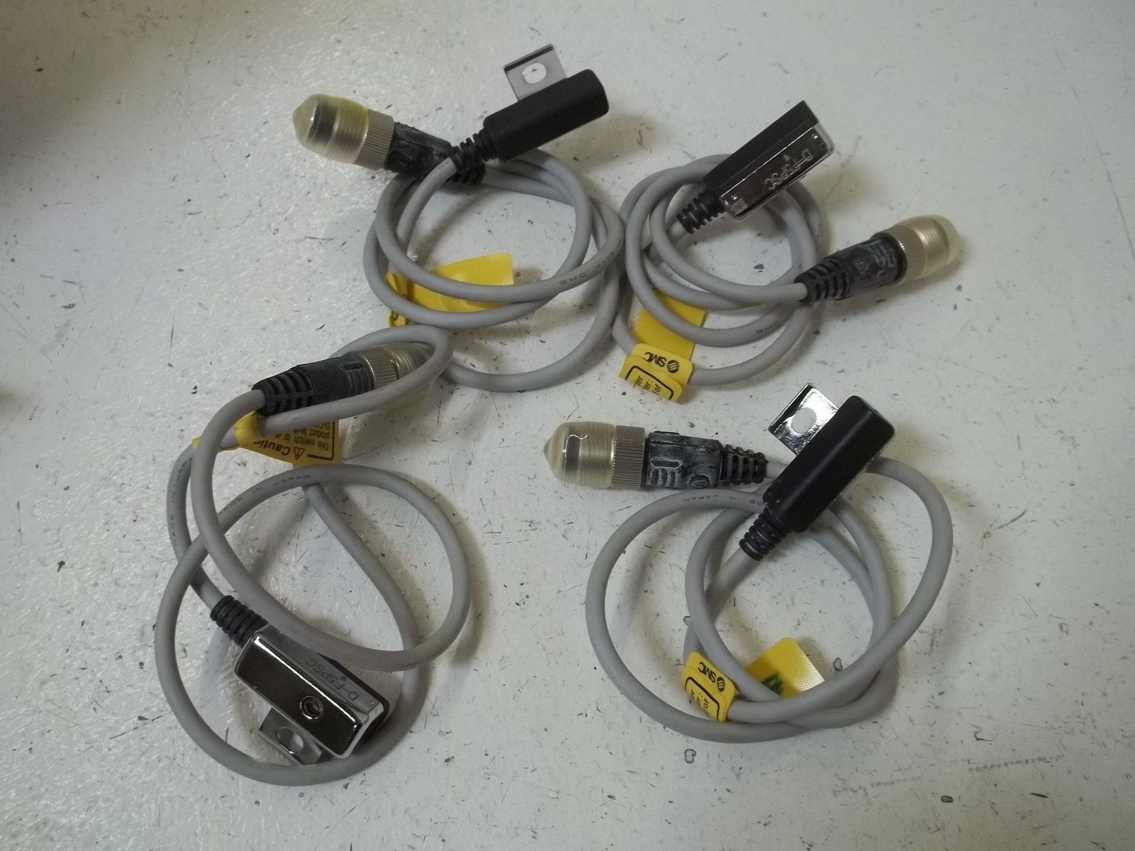 LOT OF 4 SMC D-F5PSC SOLID STATE SWITCH/RAIL MOUNTING PROXIMITY SENSOR UNMP