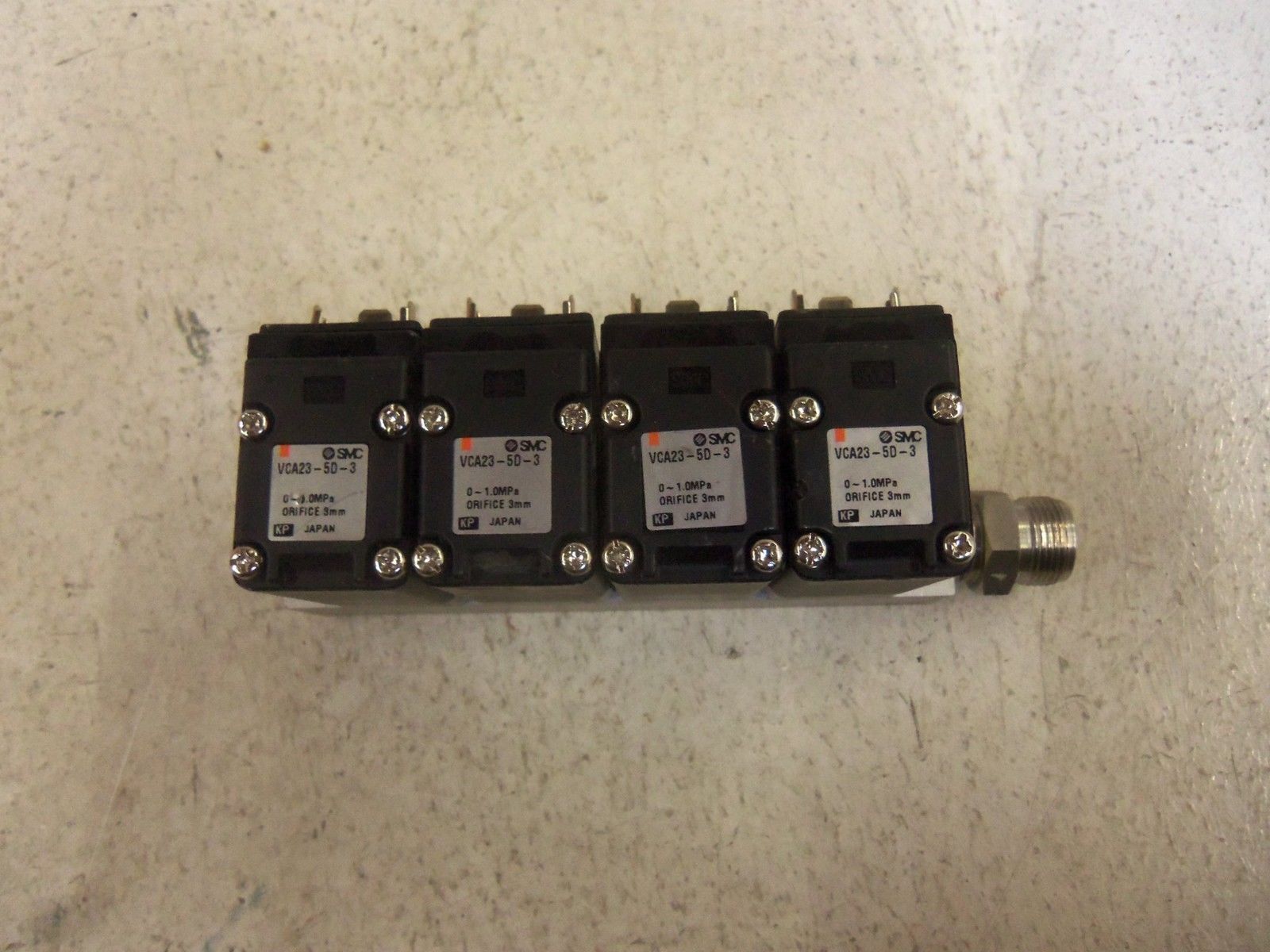 LOT OF 4 SMC VCA23-5D-3 VALVE UNMP
