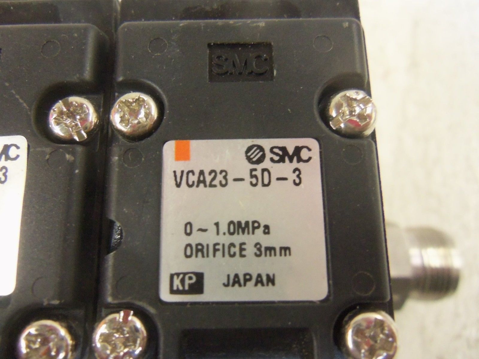 LOT OF 4 SMC VCA23-5D-3 VALVE UNMP