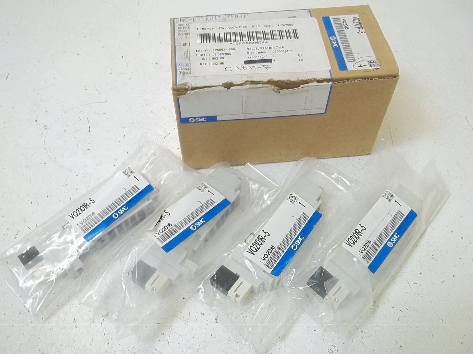 LOT OF 4 SMC VQ2101R-5 VALVE MANIFOLD NSMP