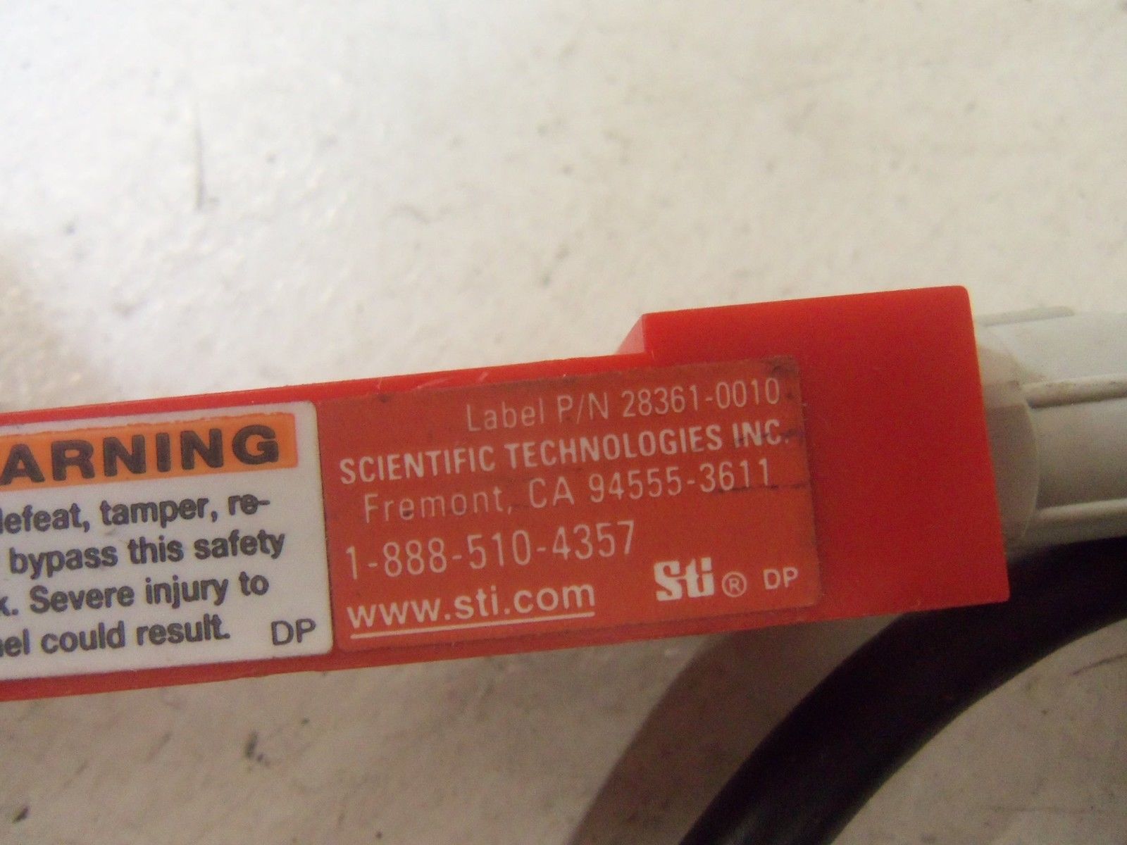 LOT OF 4 STI 28361-0010 SAFETY SWITCH UNMP