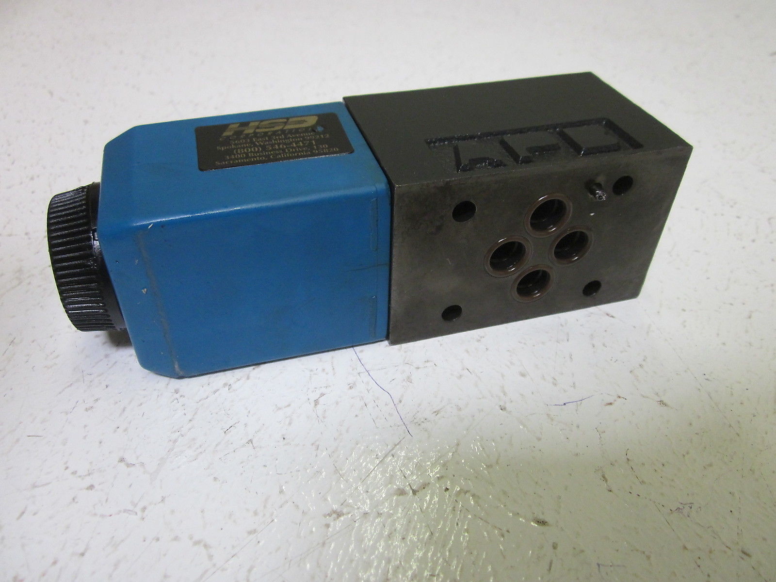 LOT OF 4 VICKERS DG4V-3-2A-M-U-DP7-60 SOLENOID VALVE UNMP