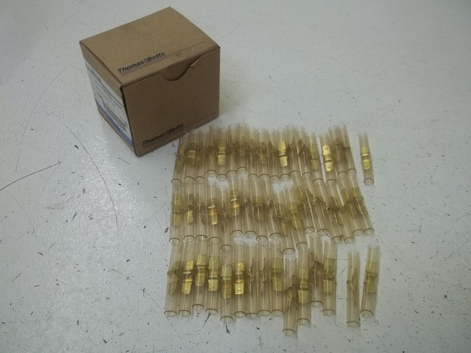 LOT OF 50 THOMAS & BETTS RB14-250 INSULATED DISCONNECT COUPLER NSMP