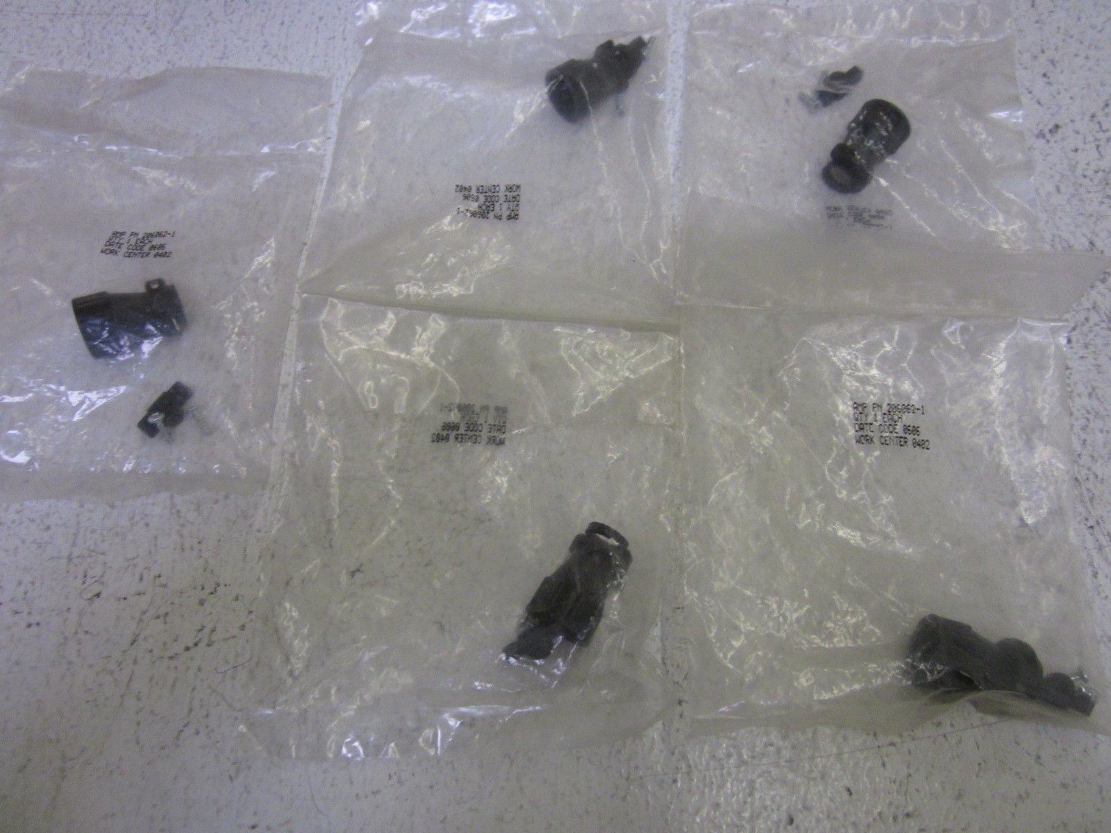 LOT OF 5 AMPHENOL 206062-1 CABLE CLAMP / CONNECTOR CPC NSMP