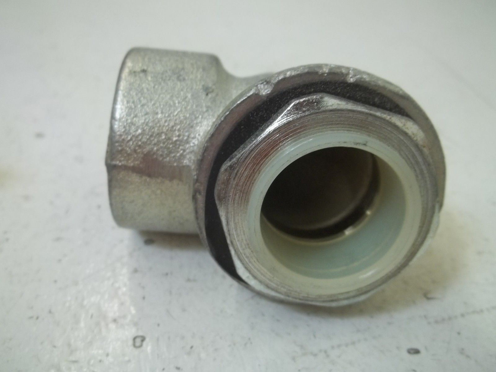 LOT OF 5 APPLETON HUB-90100 1" MALL IRON CONDUIT HUBS NSMP