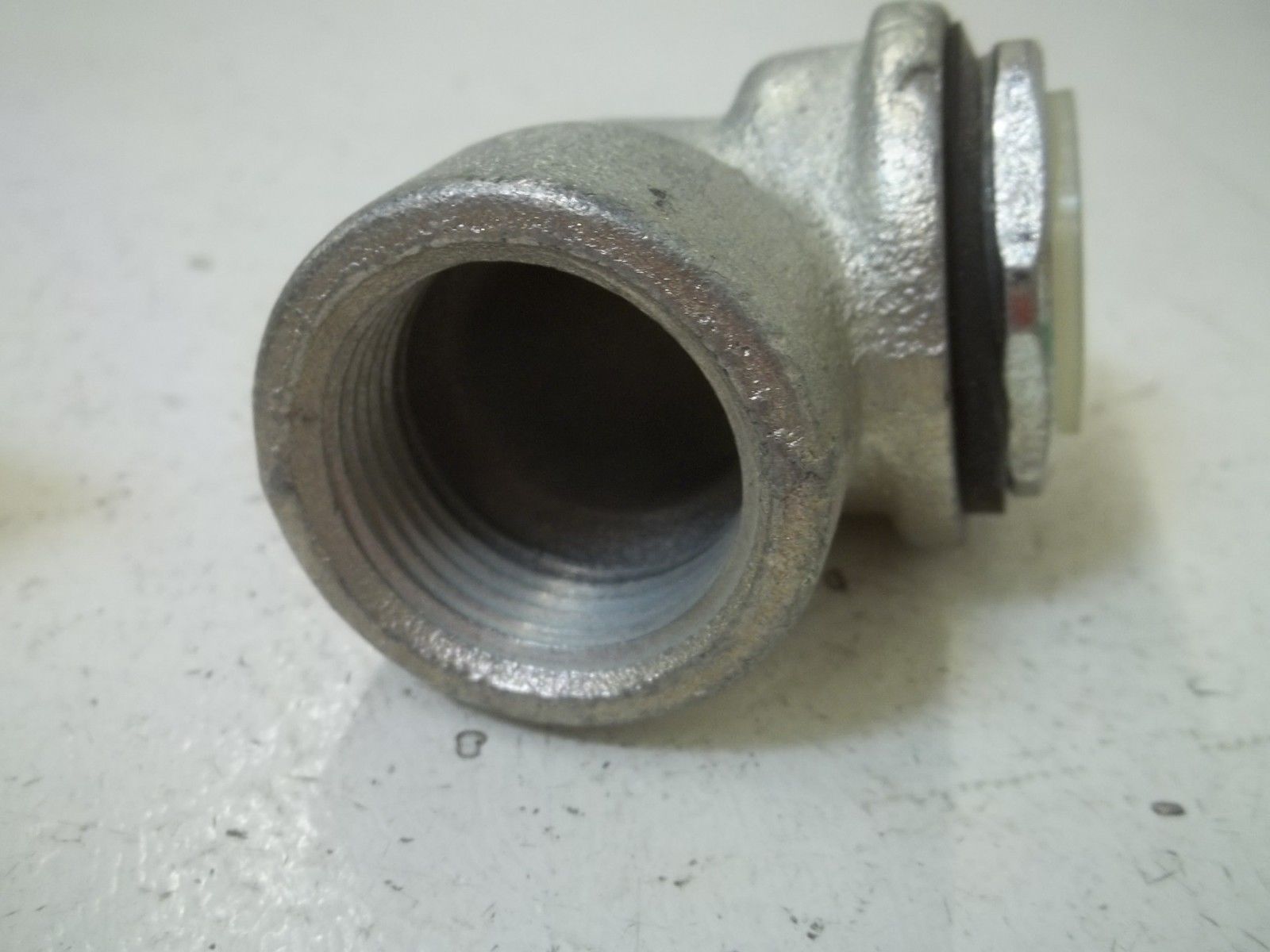 LOT OF 5 APPLETON HUB-90100 1" MALL IRON CONDUIT HUBS NSMP
