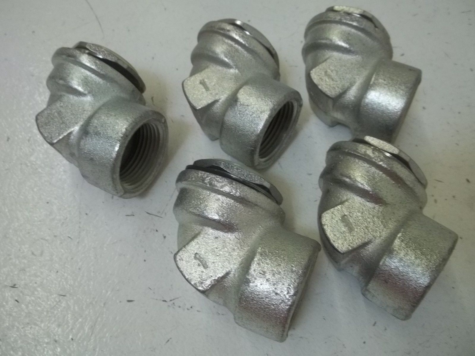 LOT OF 5 APPLETON HUB-90100 1" MALL IRON CONDUIT HUBS NSMP