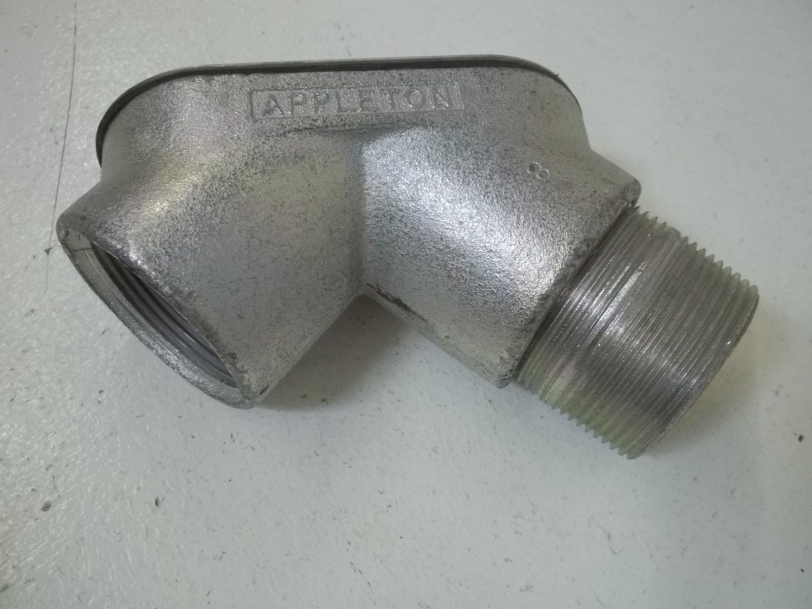 LOT OF 5 APPLETON MFL-150 1-1/2" 90 DEGREE CONNECTOR NSMP