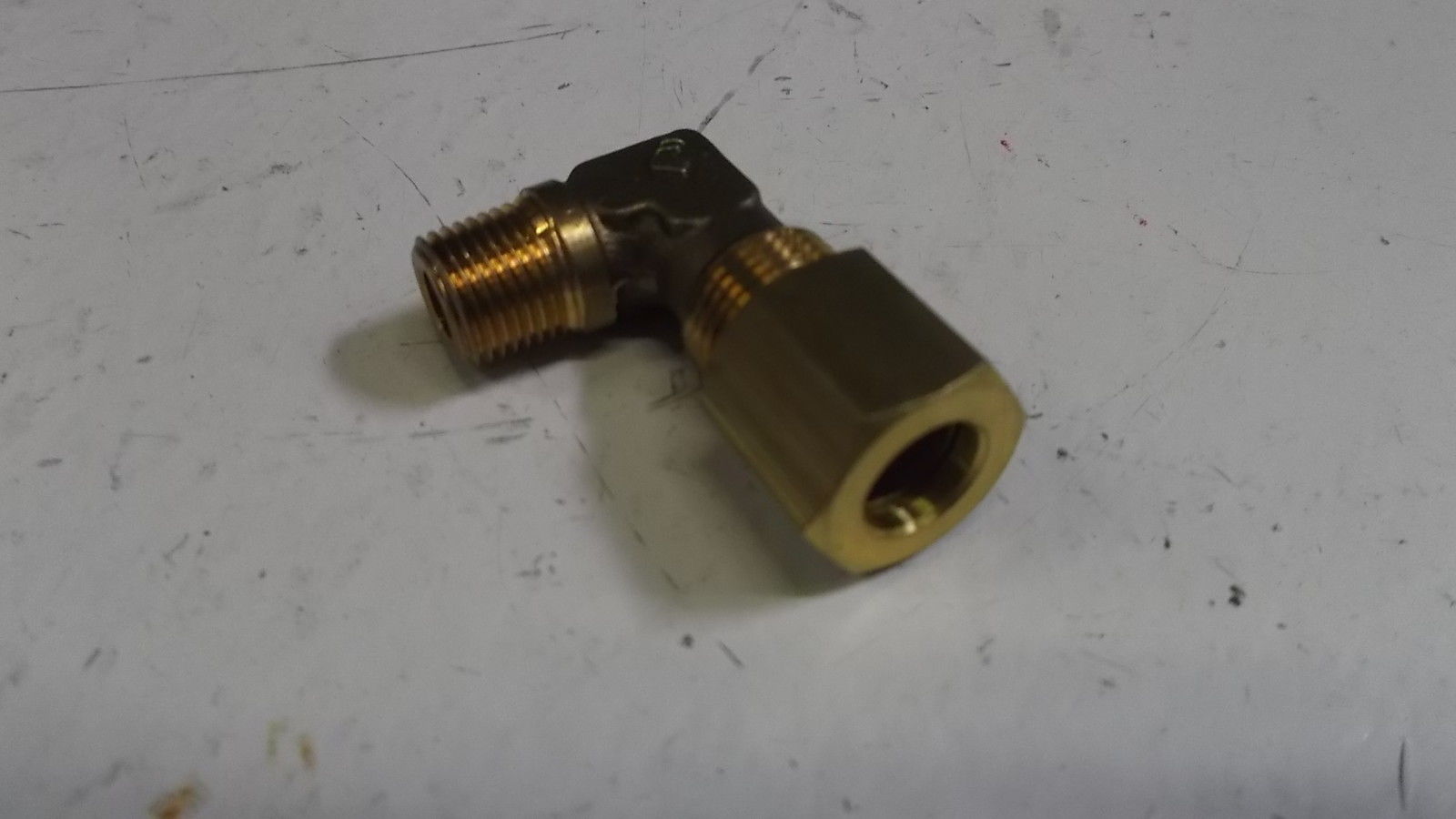 LOT OF 5 CONNECTOR 1/4" X 90 DEGREES CODLEG1/48 NSNP