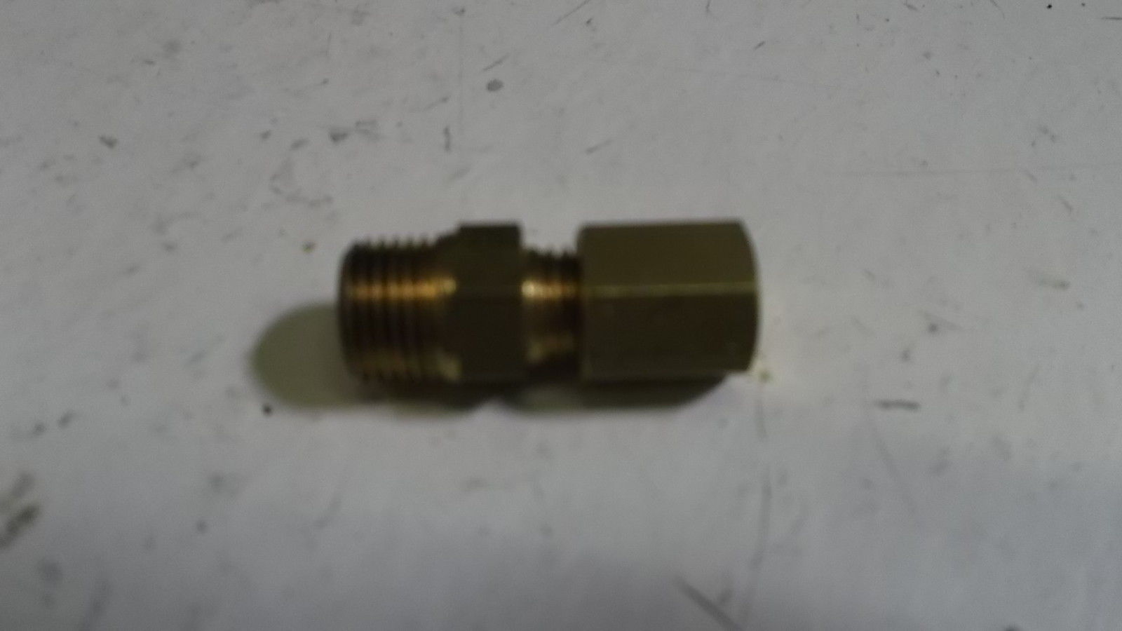 LOT OF 5 CONNECTOR 1/8" STRAIGHT RAC18BIC8 NSNP