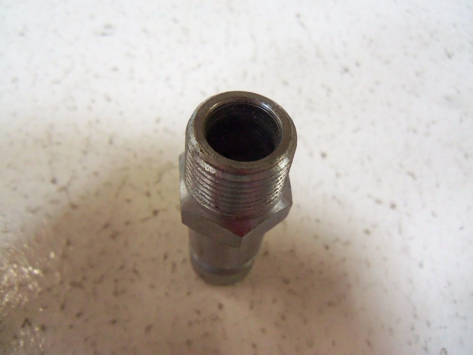 LOT OF 5 HOSE FITTING 3/8" X 1/2" CP5-45 NSNP