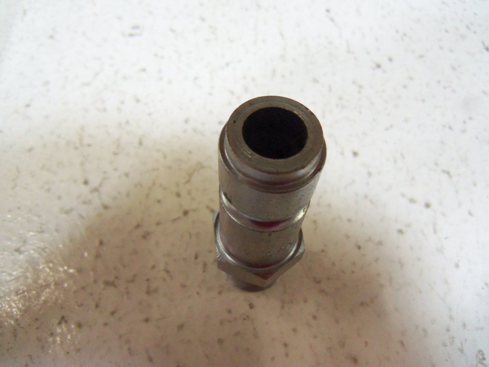 LOT OF 5 HOSE FITTING 3/8" X 1/2" CP5-45 NSNP