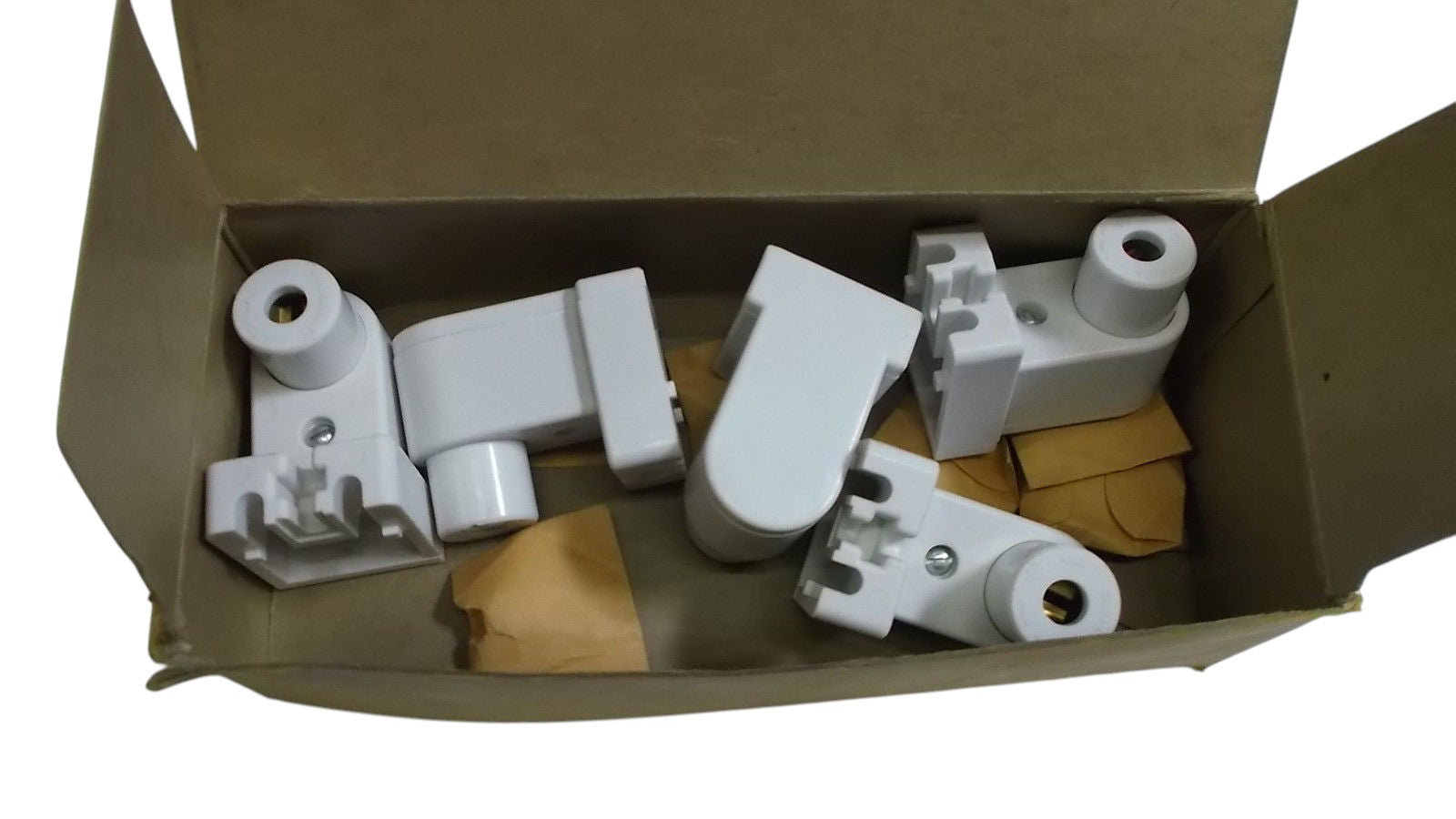 LOT OF 5 HUBBELL LAMP HOLDERS 2988 NSMP