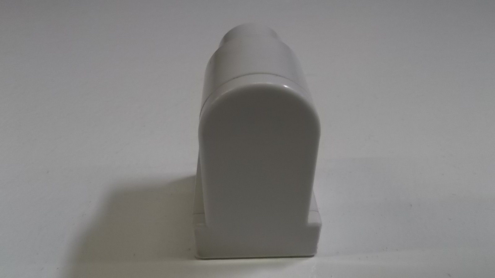 LOT OF 5 HUBBELL LAMP HOLDERS 2988 NSMP