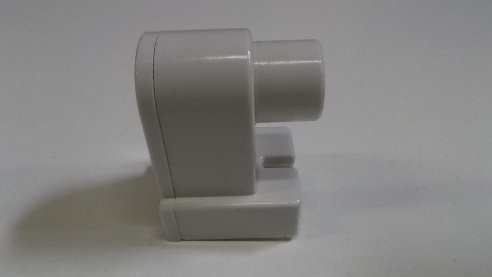 LOT OF 5 HUBBELL LAMP HOLDERS 2988 NSMP