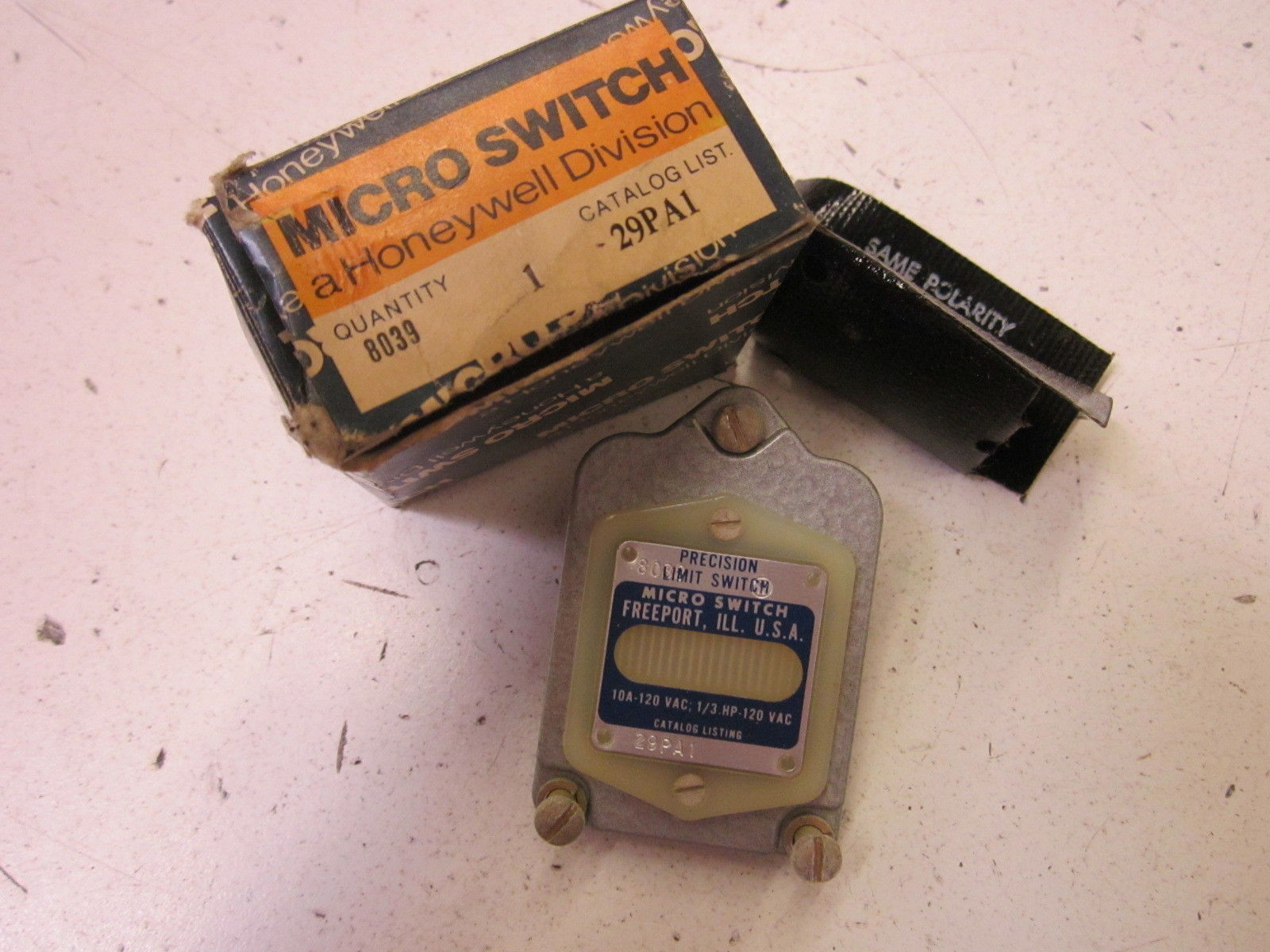 LOT OF 5 MICROSWITCH 29PA1 NSMP