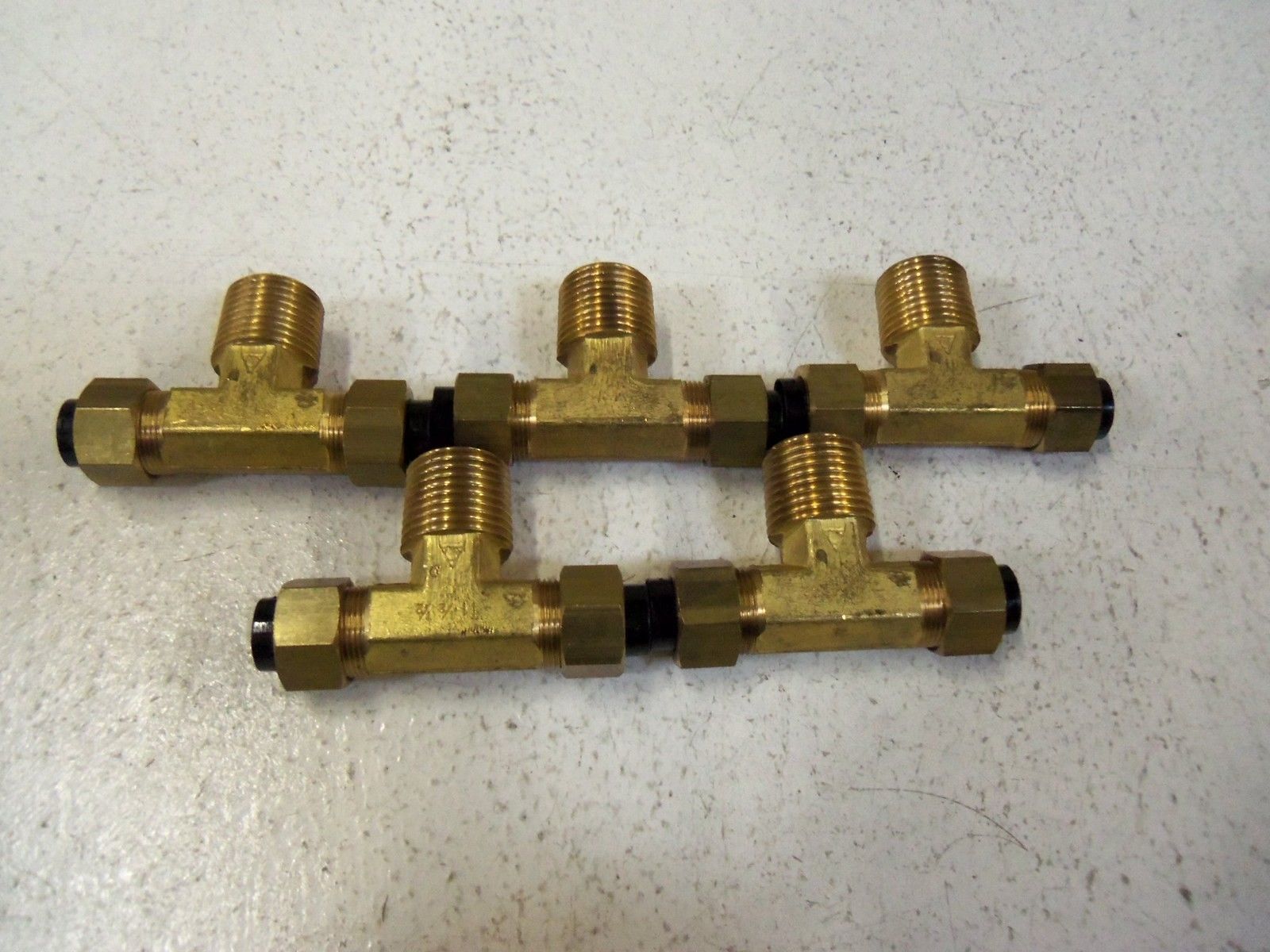 LOT OF 5 NITTA MOORE FITTING T1N1/2-PT1/2 NSNP