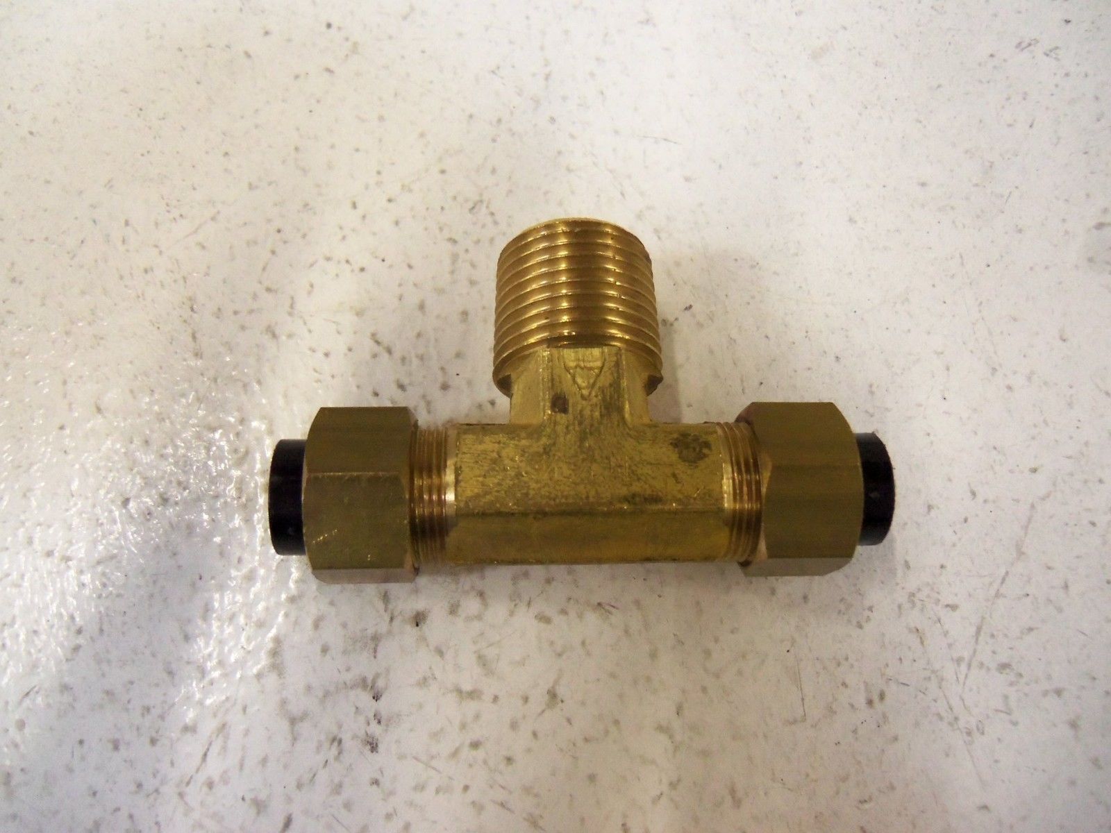 LOT OF 5 NITTA MOORE FITTING T1N1/2-PT1/2 NSNP