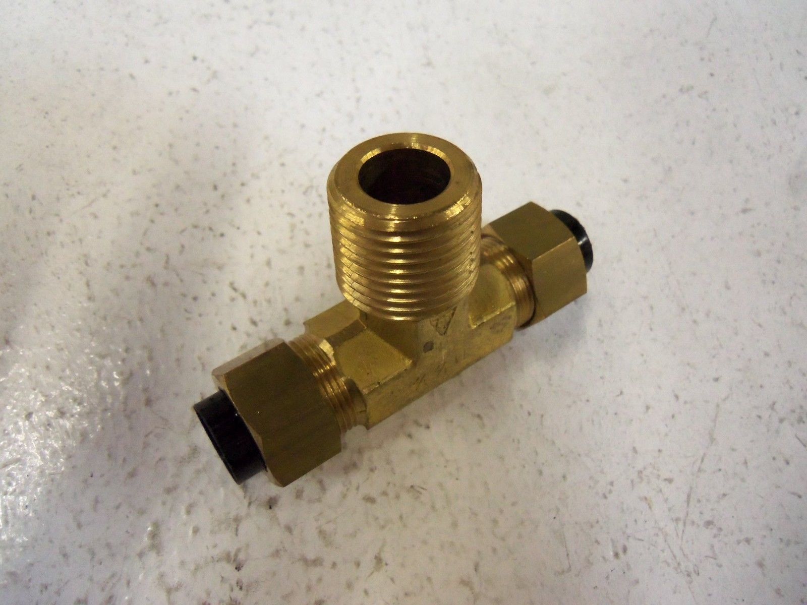LOT OF 5 NITTA MOORE FITTING T1N1/2-PT1/2 NSNP