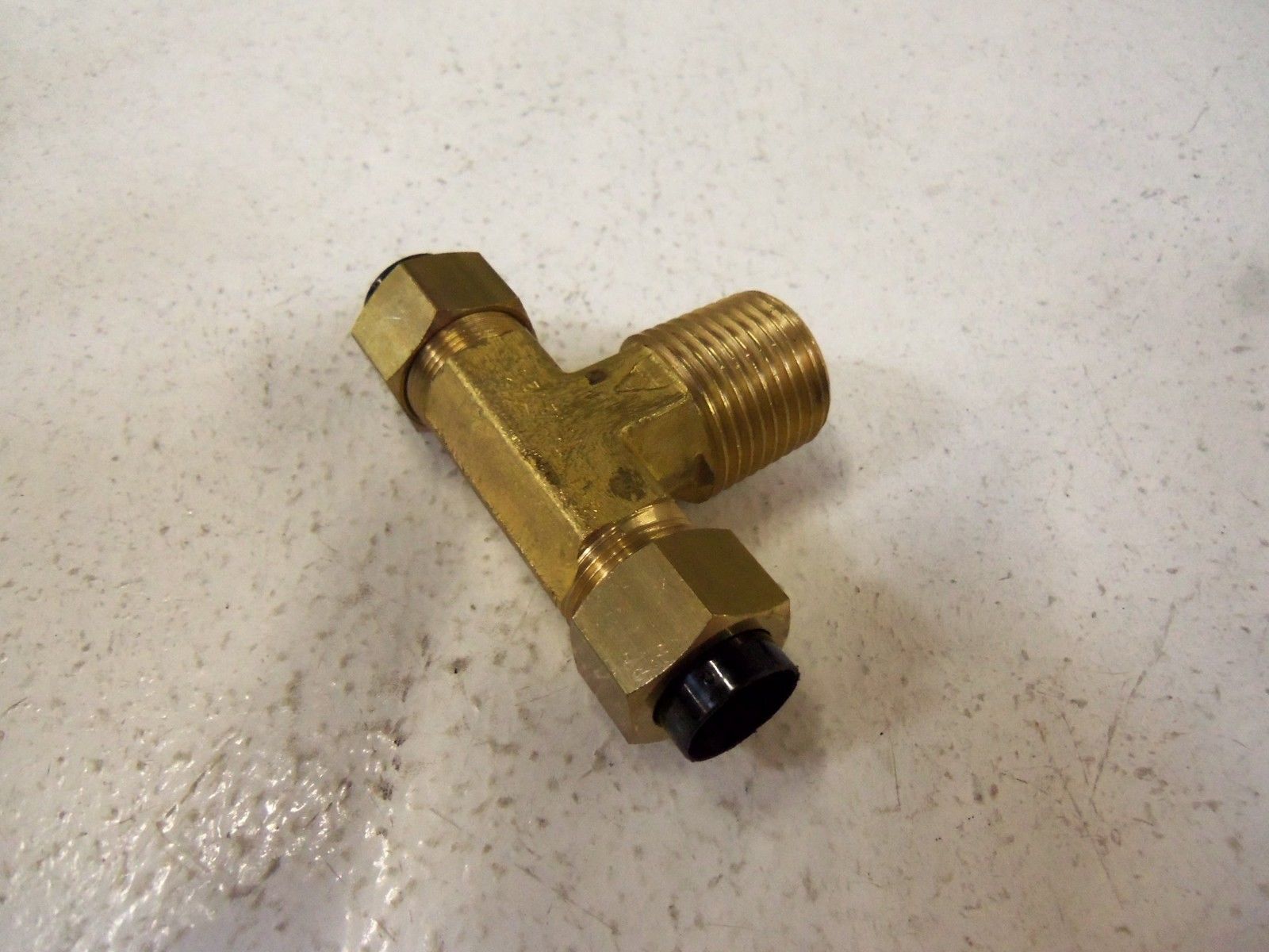 LOT OF 5 NITTA MOORE FITTING T1N1/2-PT1/2 NSNP