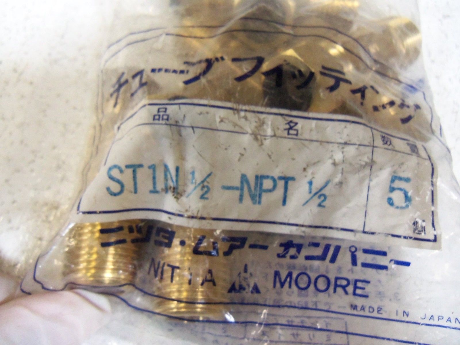 LOT OF 5 NITTA MOORE FITTING ST1N1/2-NPT1/2 NSMP