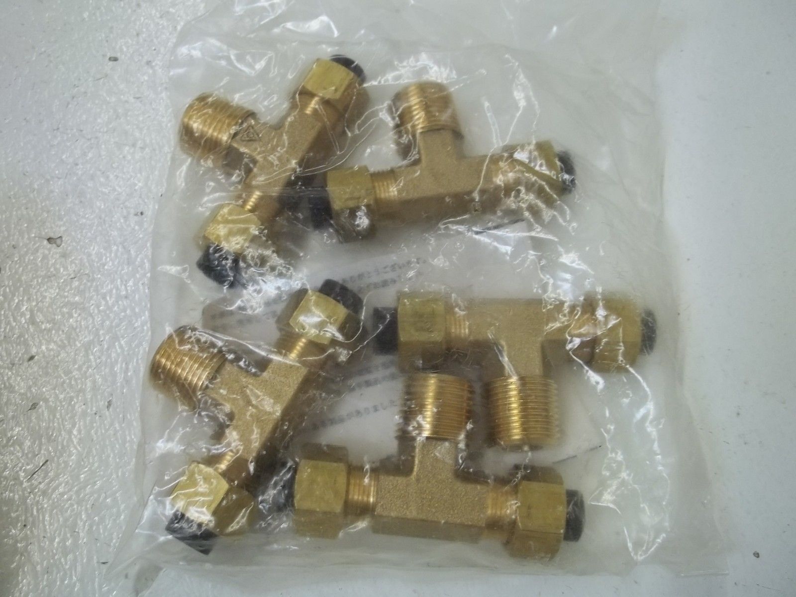 LOT OF 5 NITTA MOORE T1N3/8-PT3/8 TUBE FITTING NSNP