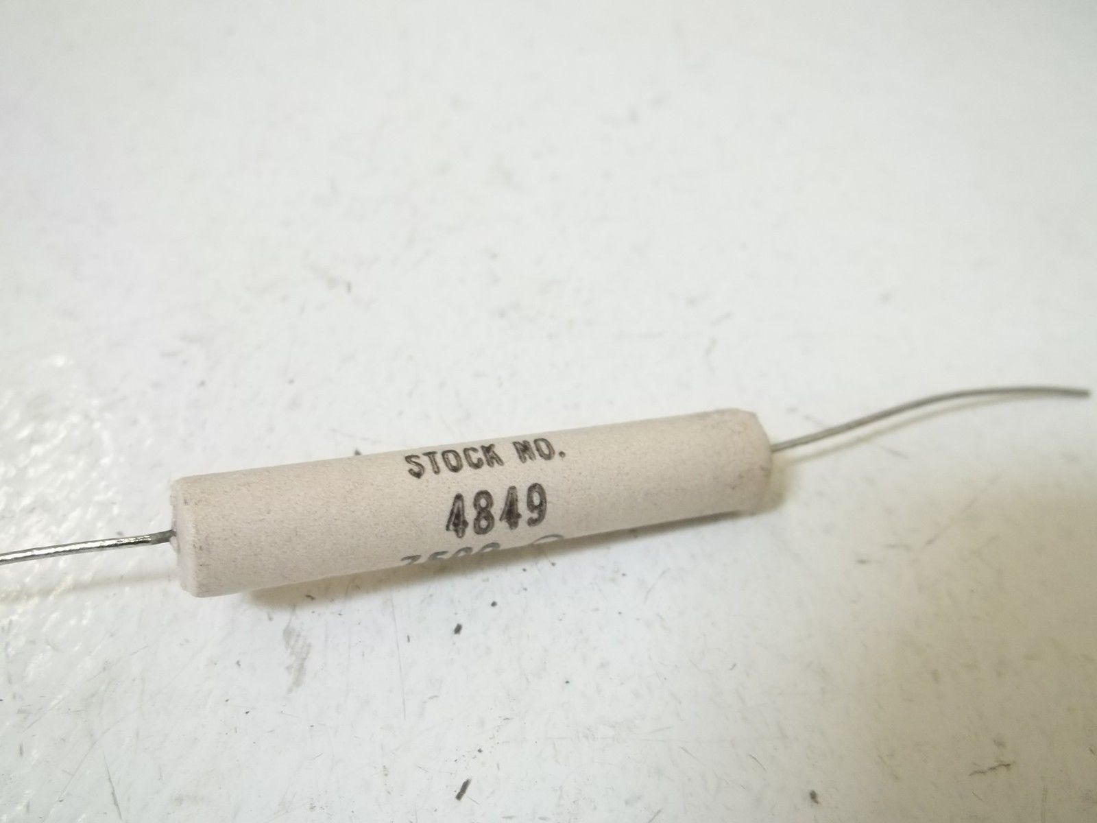 LOT OF 5 OHMITE 4849 AXIAL LEAD RESISTOR 11WATTS 5700OHMS NSMP