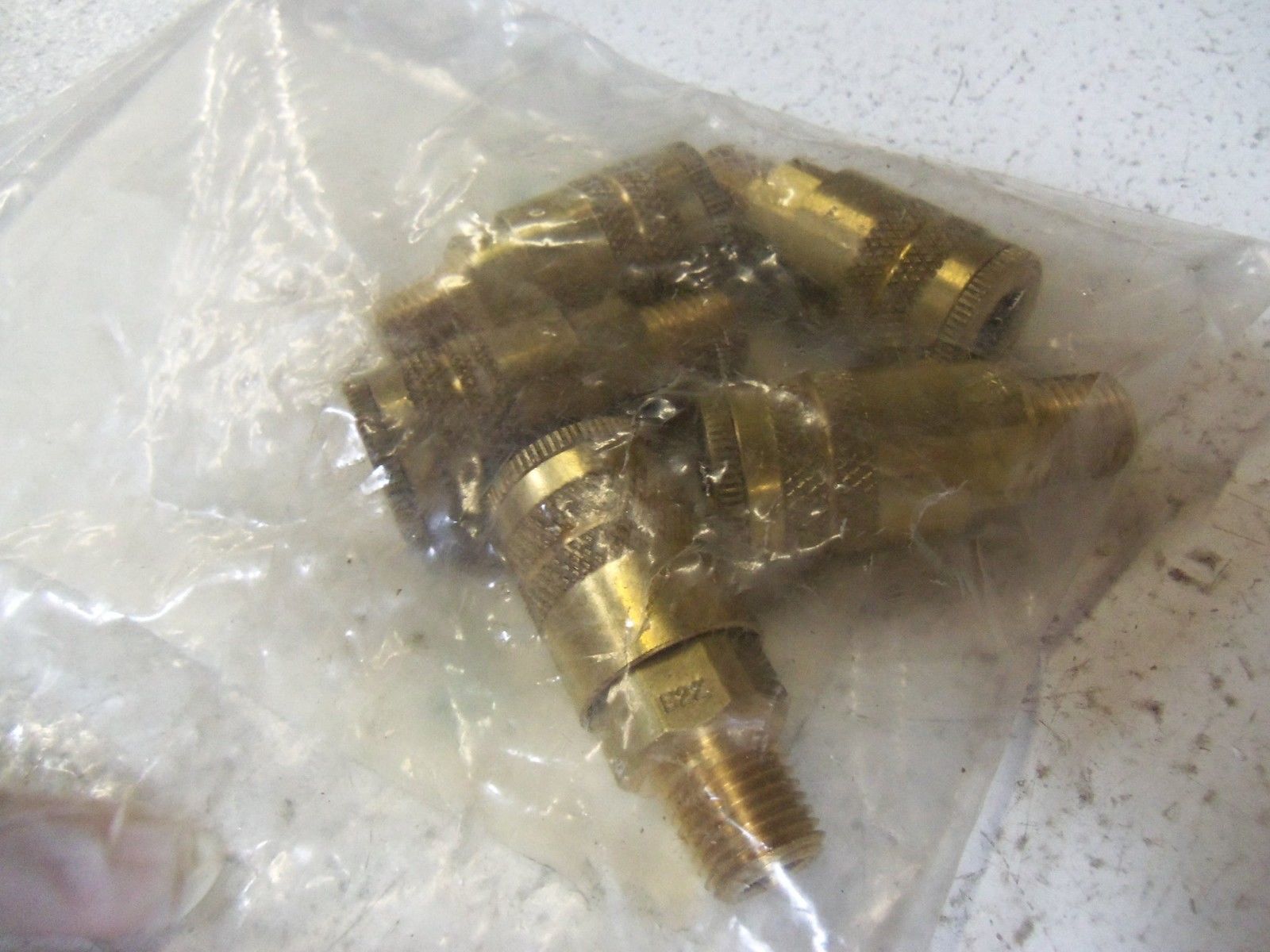 LOT OF 5 QUICK B22 1/4 F X 1/4 FITTING B22 NSNP