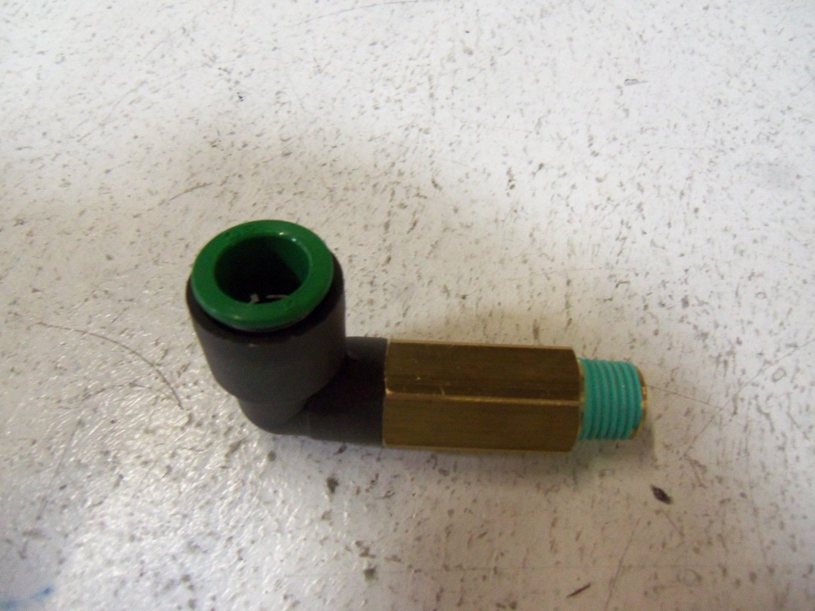 LOT OF 5 SMC FITTING  KRW12-02S NSNP