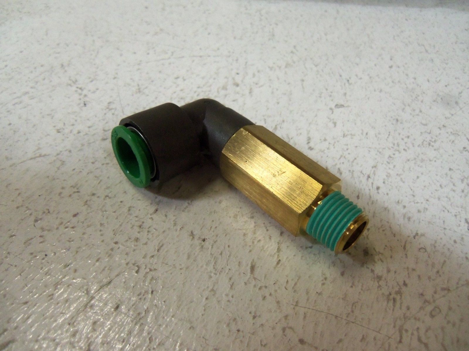 LOT OF 5 SMC FITTING  KRW12-02S NSNP