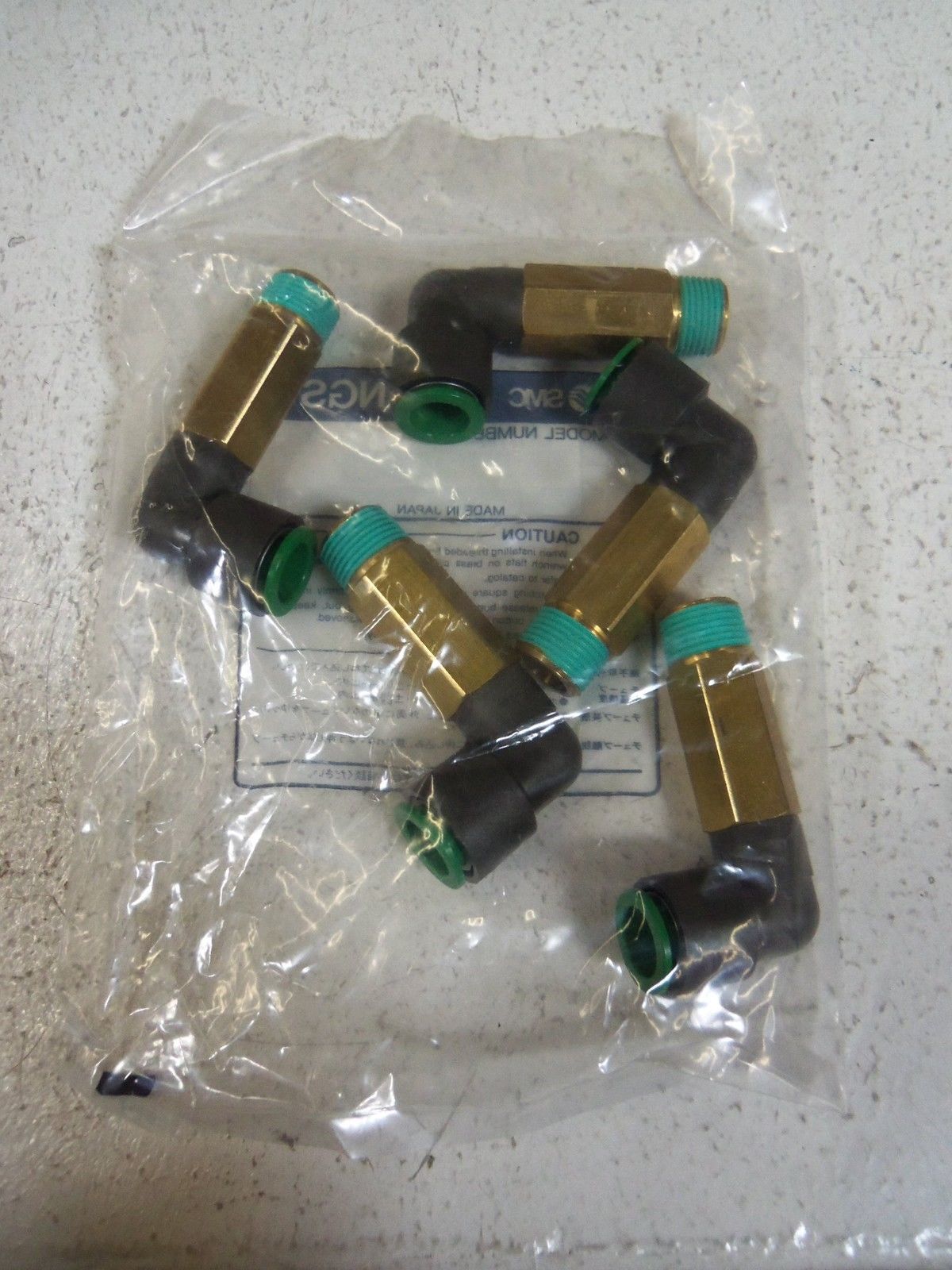 LOT OF 5 SMC FITTINGS KRW12-03S NSMP