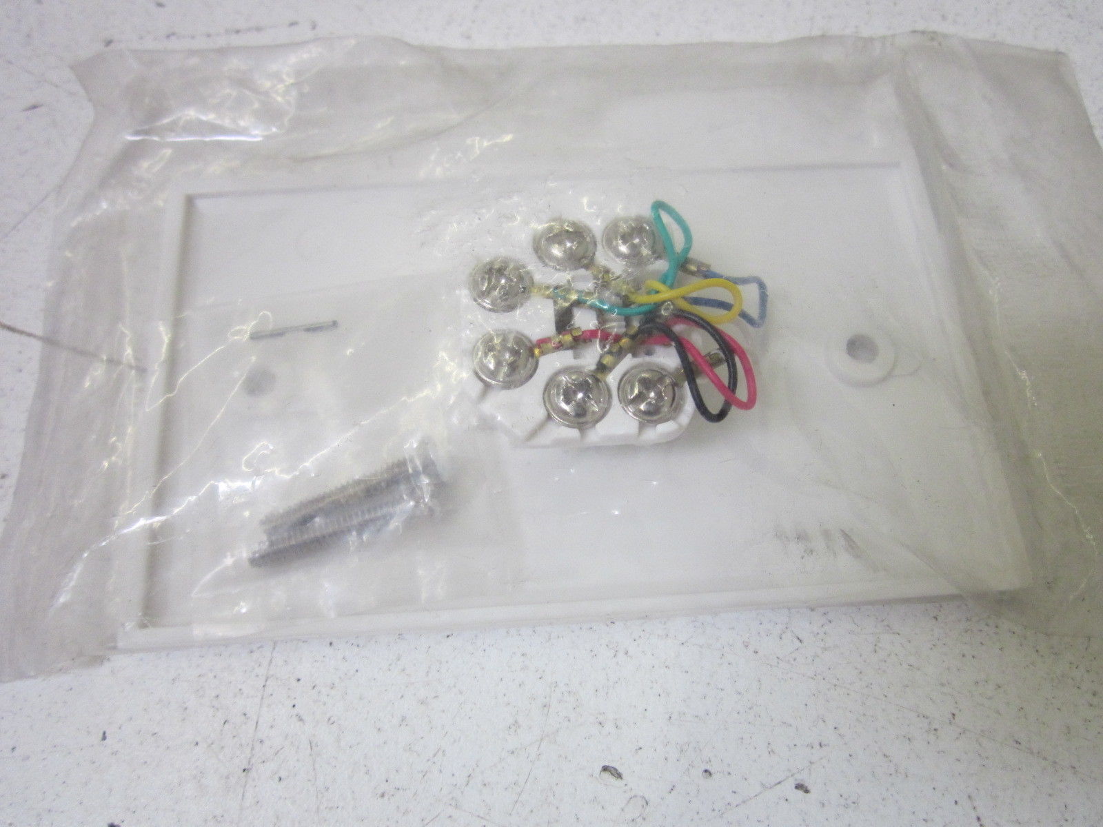 LOT OF 5 SPC TECHNOLOGY 8588-0067 PLUSH WALL PLATE 6C WHITE NSNP