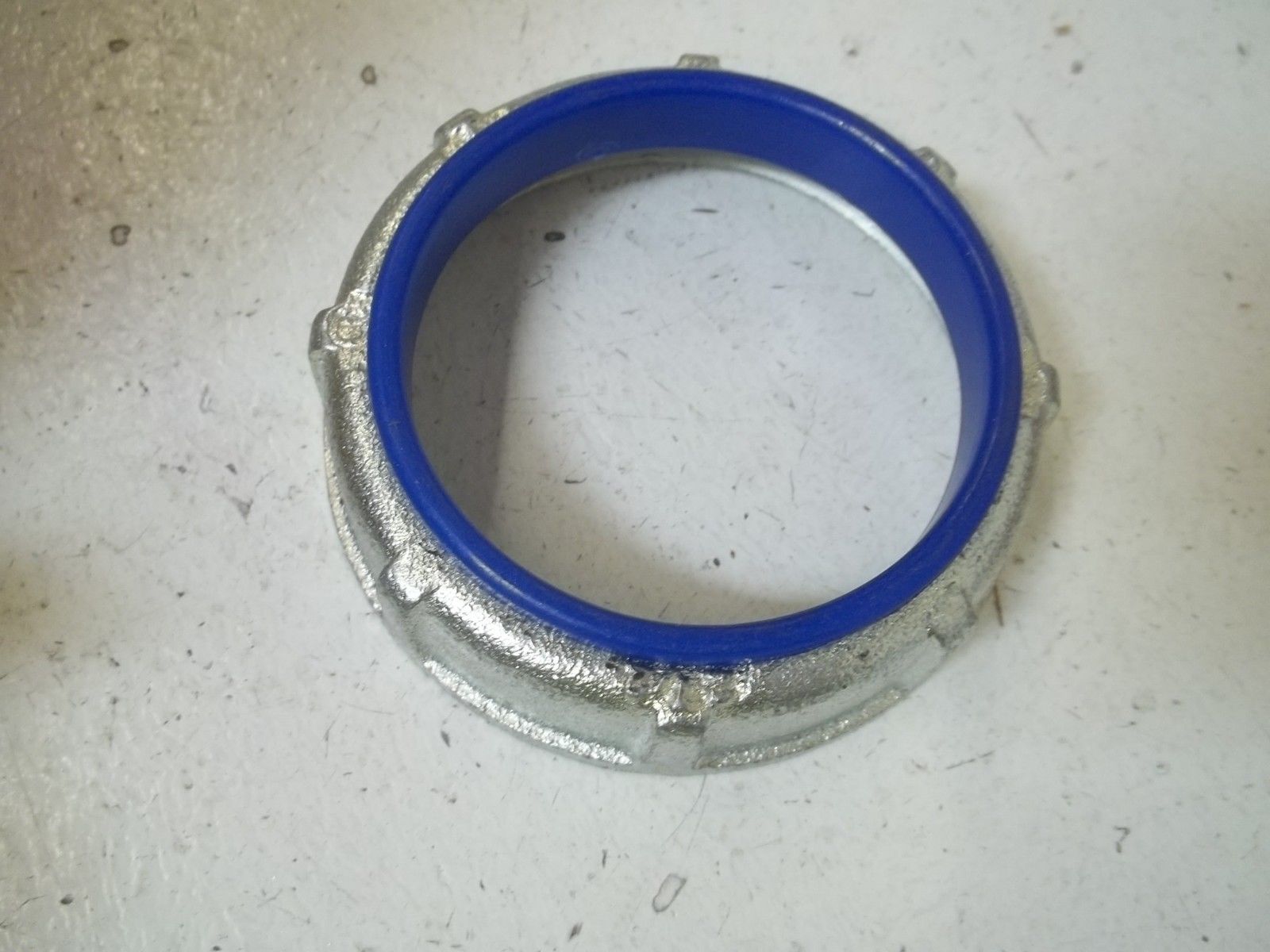 LOT OF 5 THOMAS & BETTS 1228 2-1/2" METALLIC BUSHING INSULATED NSMP