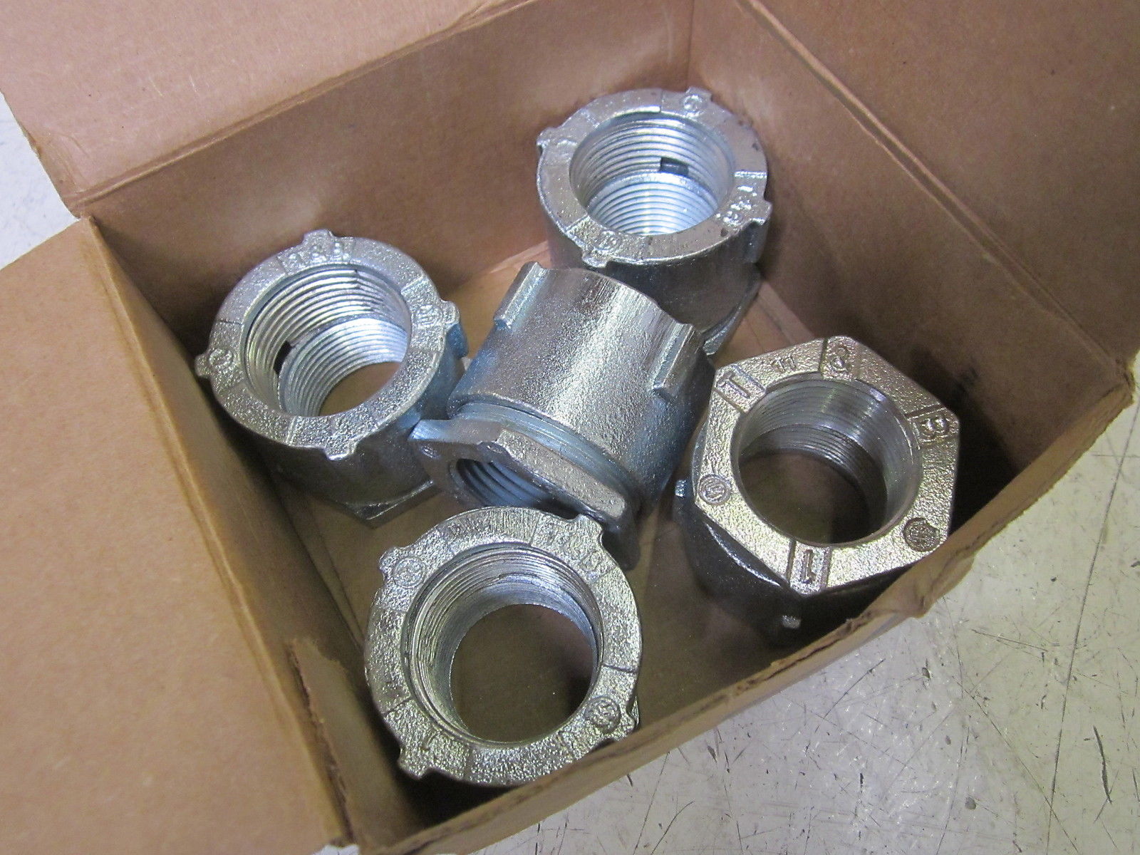LOT OF 5 THOMAS & BETTS  677 1" ERICKSON(R) COUPLING NSMP