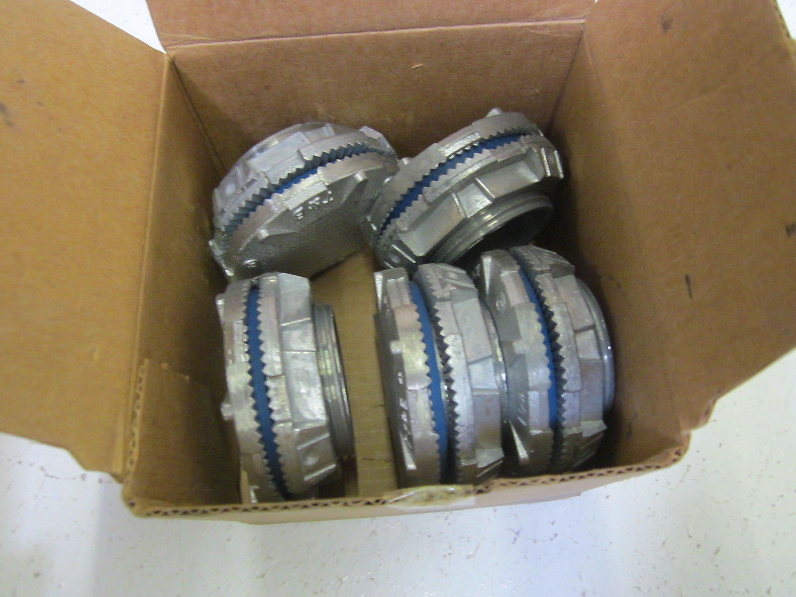 LOT OF 5 THOMAS & BETTS FITTINGS H125CAP 1-1/4" CAP OFFS NSMP