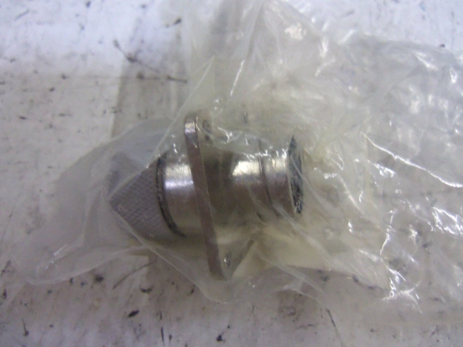 LOT OF 5 THOMAS & BETTS M1131-S04 CONNECTOR NSMP
