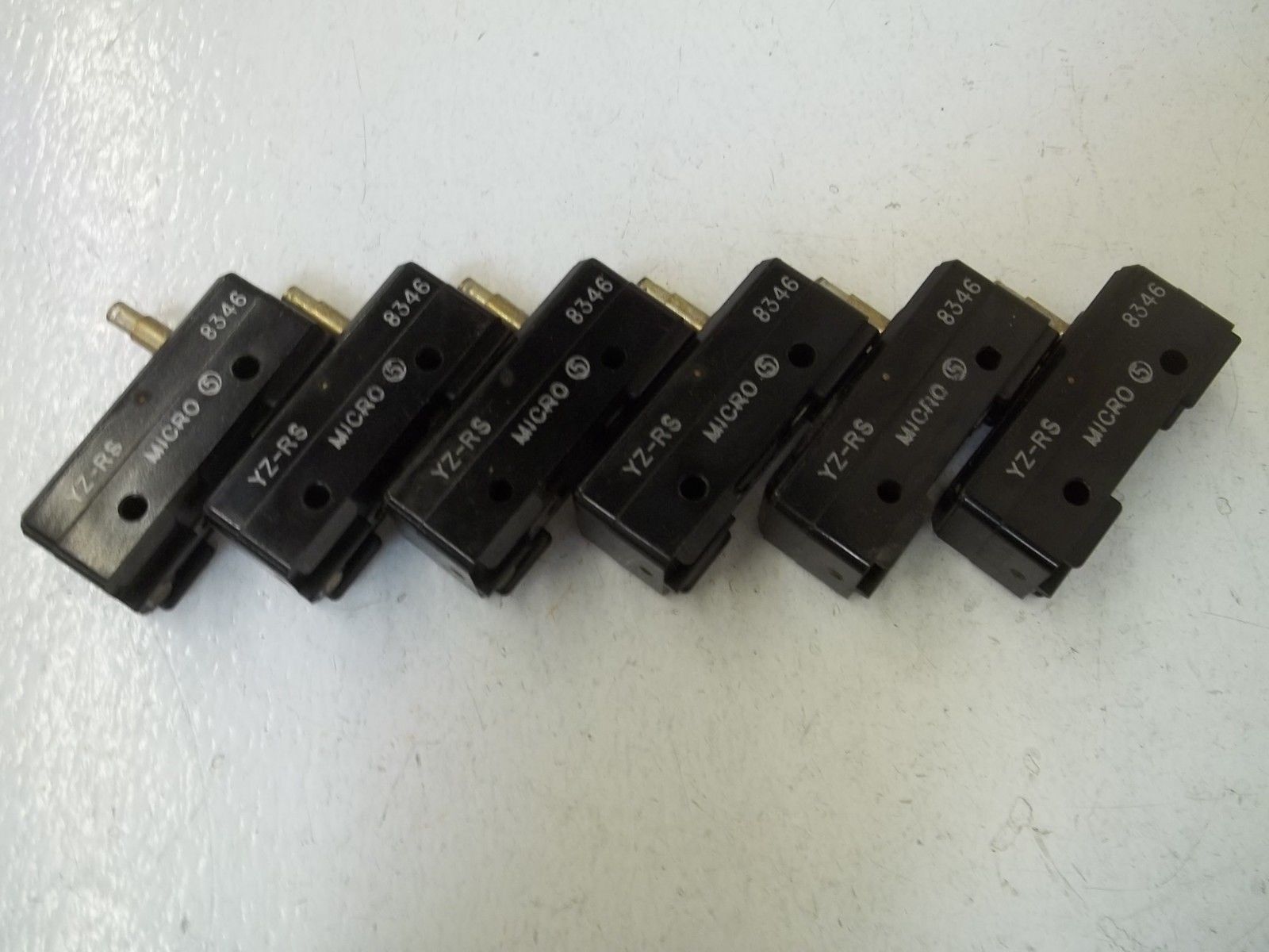 LOT OF 6 MICROSWITCH YZ-RS LIMIT SWITCH UNMP