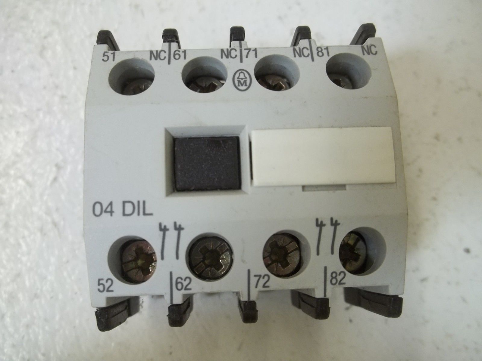 LOT OF 6 MOELLER 04DIL MINIATURE CONTACTOR UNMP