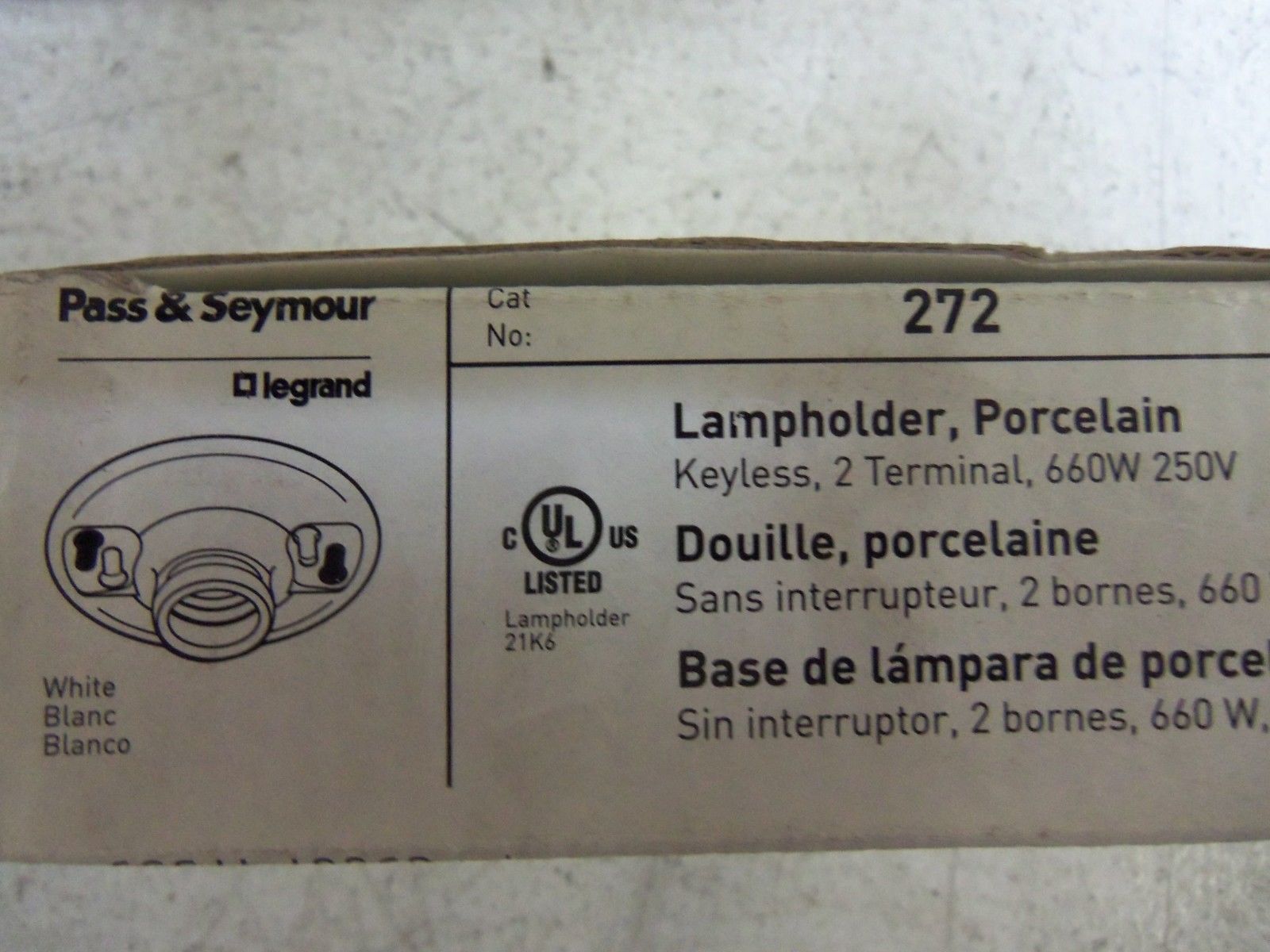 PASS & SEYMOUR 272 PORCELAIN LAMP HOLDER  NSMP
