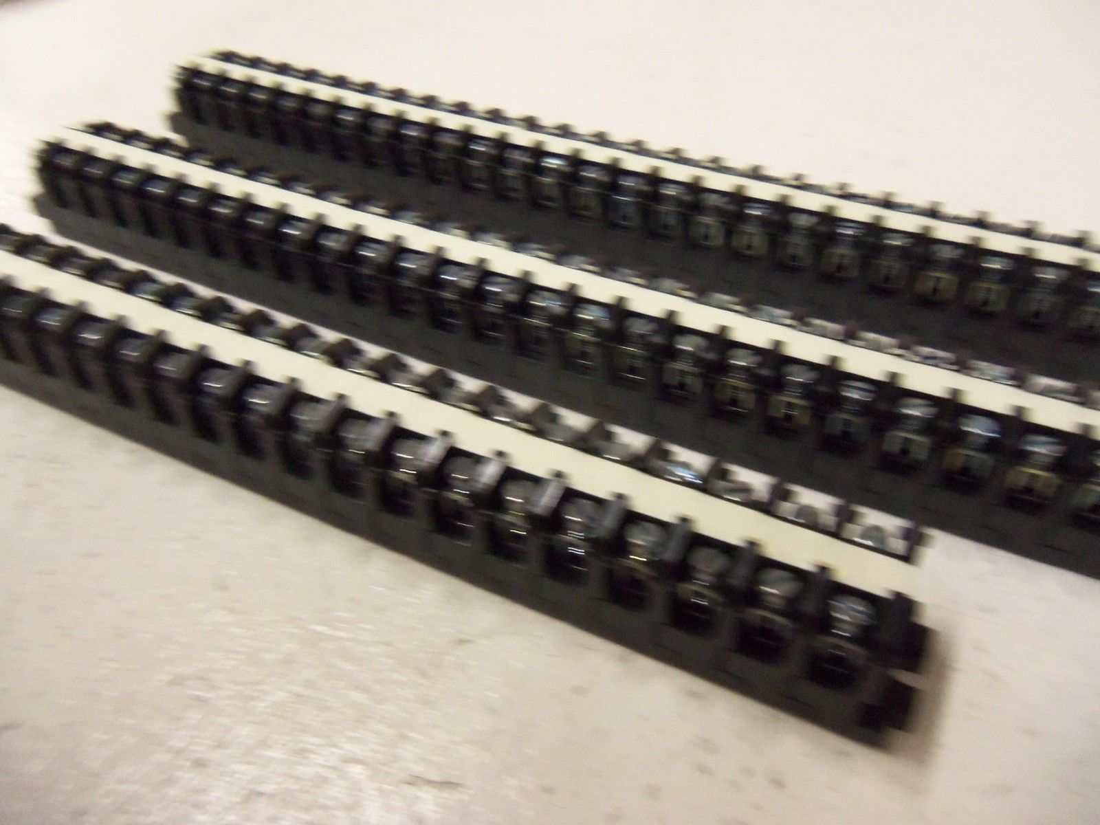 LOT OF 70 BUCHANAN SECTIONAL TERMINAL BLOCKS FLAT BASE 524 NSMP