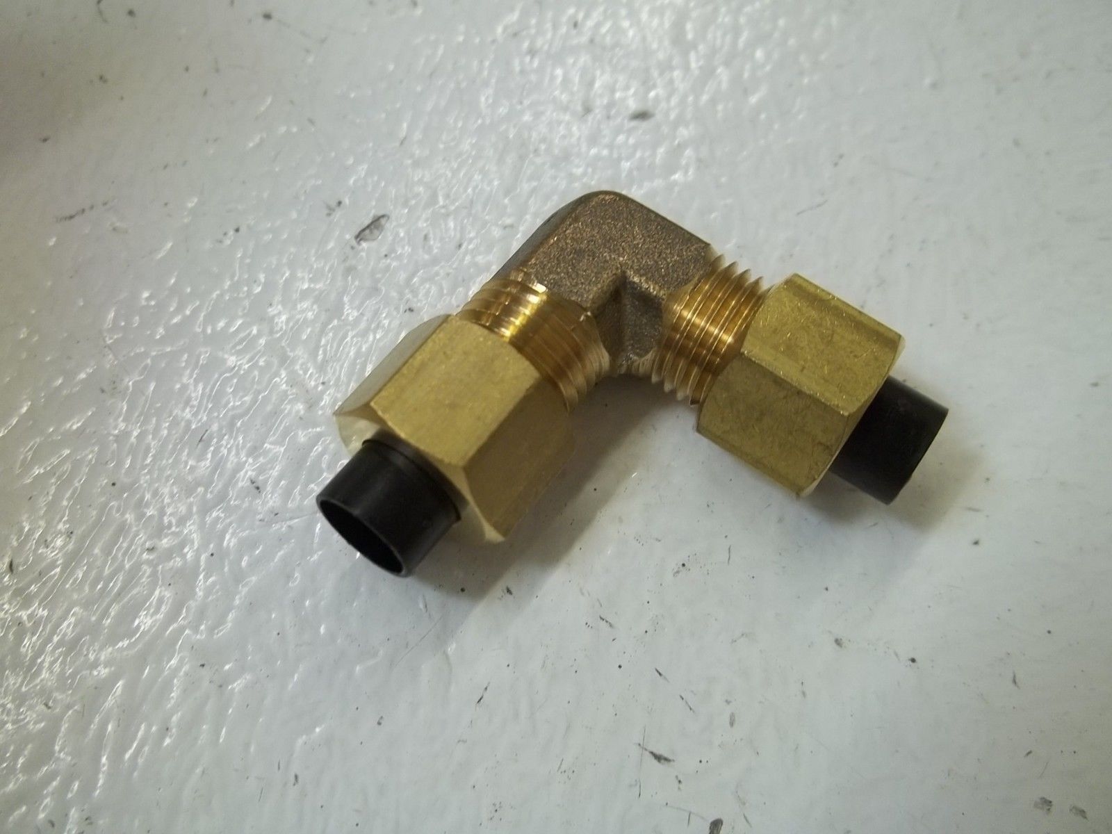 LOT OF 7 NITTA MOORE UL1N1/4 FITTINGS NSMP