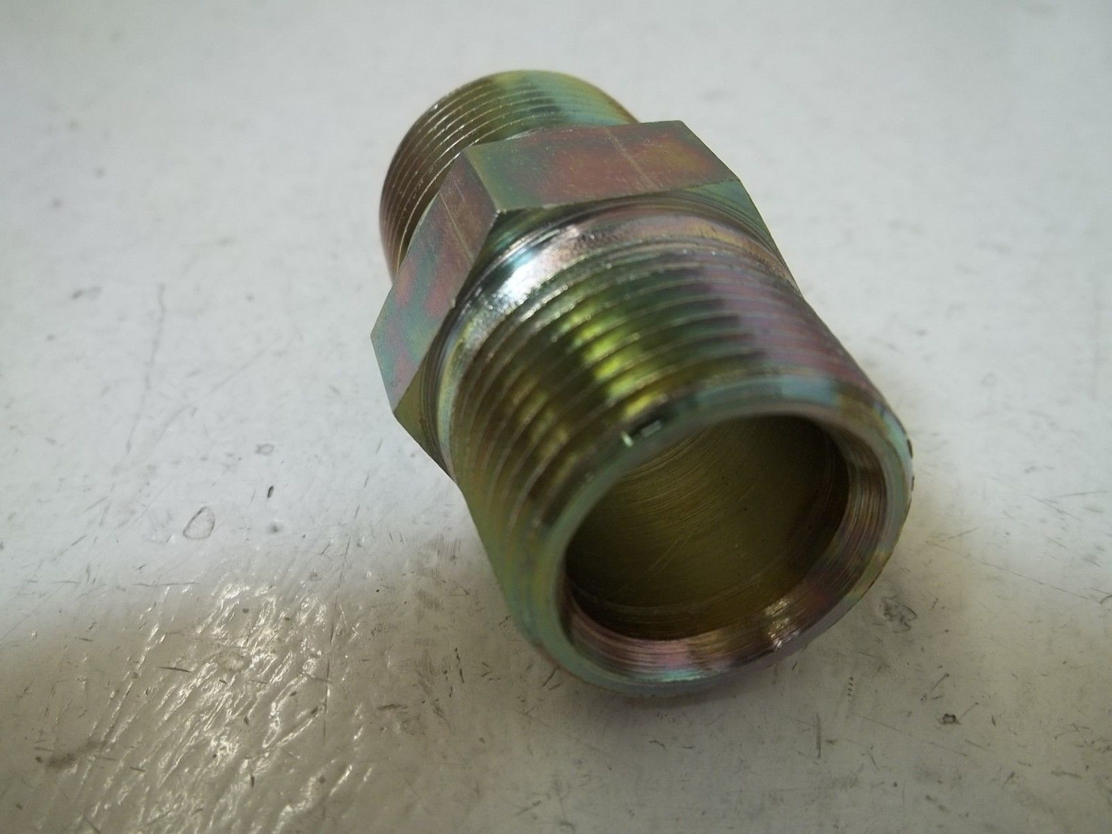 LOT OF 8 7253-2378-5 FITTING, ADAPTER MALE NSNP