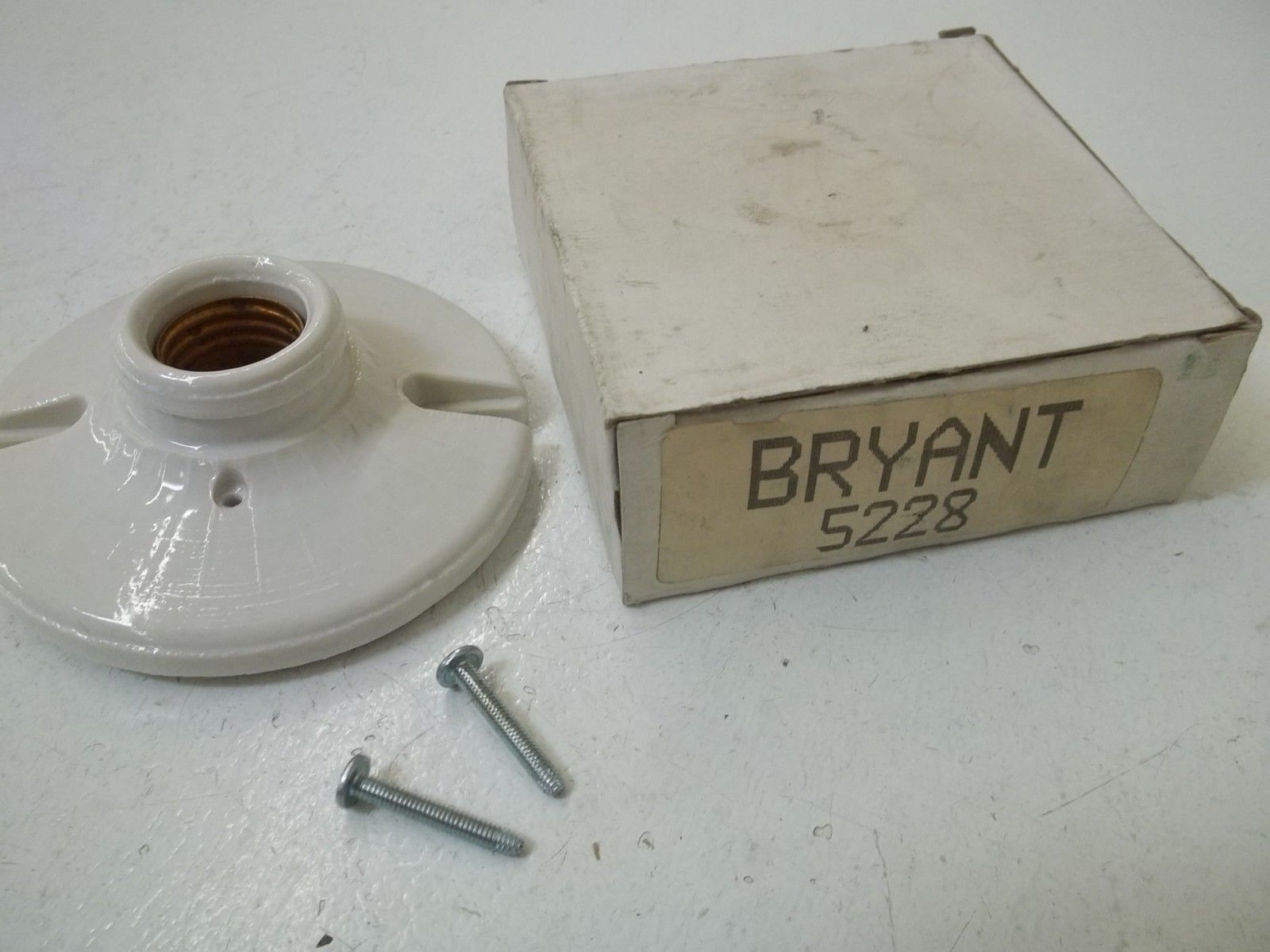 BRYANT 5228 (PKG OF 8) NSMP