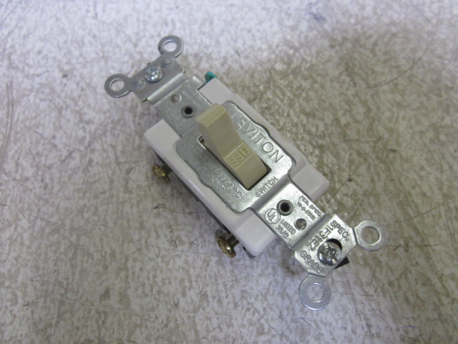 LOT OF 8 LEVITON CS115-SI TOGGLE SWITCH 15A 120/277V NSMP