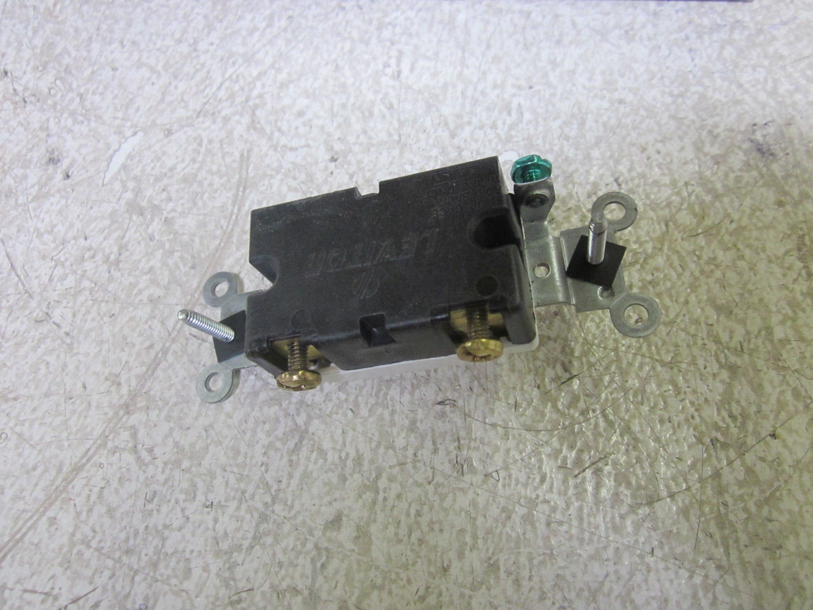 LOT OF 8 LEVITON CS115-SI TOGGLE SWITCH 15A 120/277V NSMP
