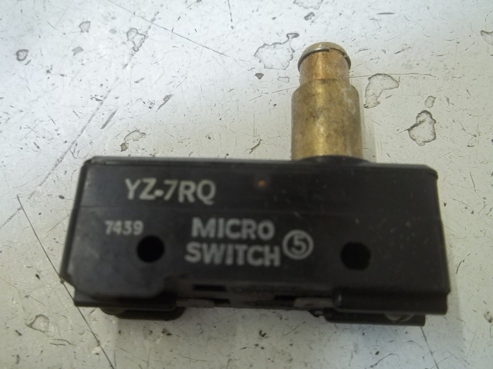 LOT OF 8 MICROSWITCH YZ-7RQ UNMP