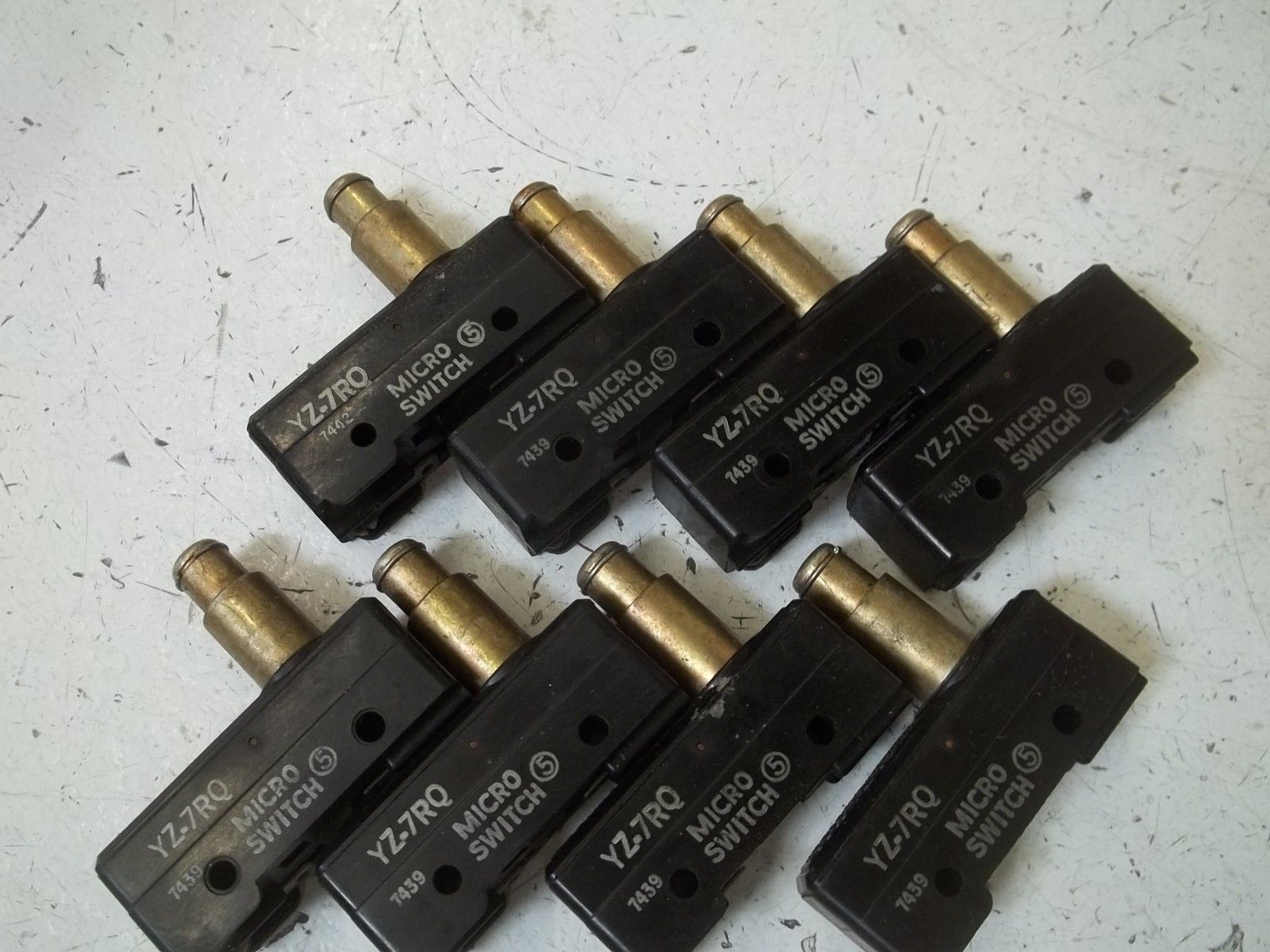 LOT OF 8 MICROSWITCH YZ-7RQ UNMP