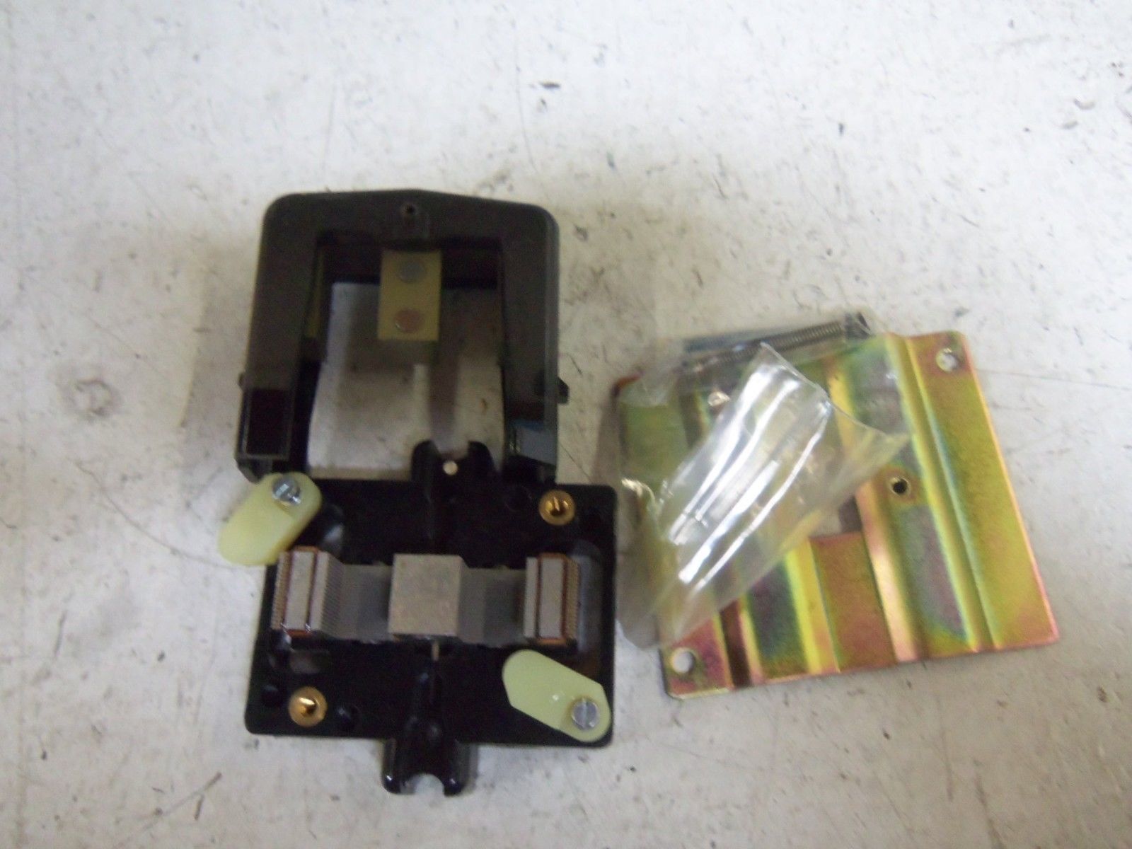 LOT OF 8 MTE 01.000001.000 *NEW*