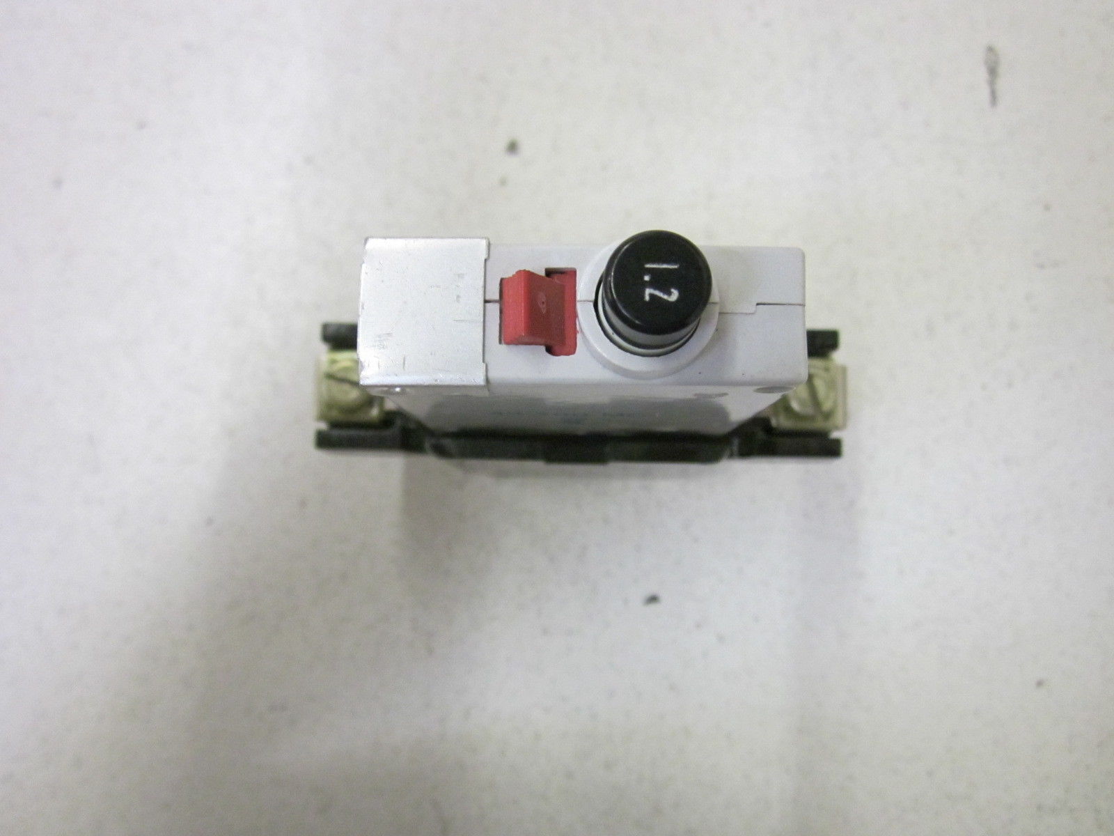 LOT OF 9 E-T-A- MAGNETIC 43-200-MO A AMP 120V NSNP